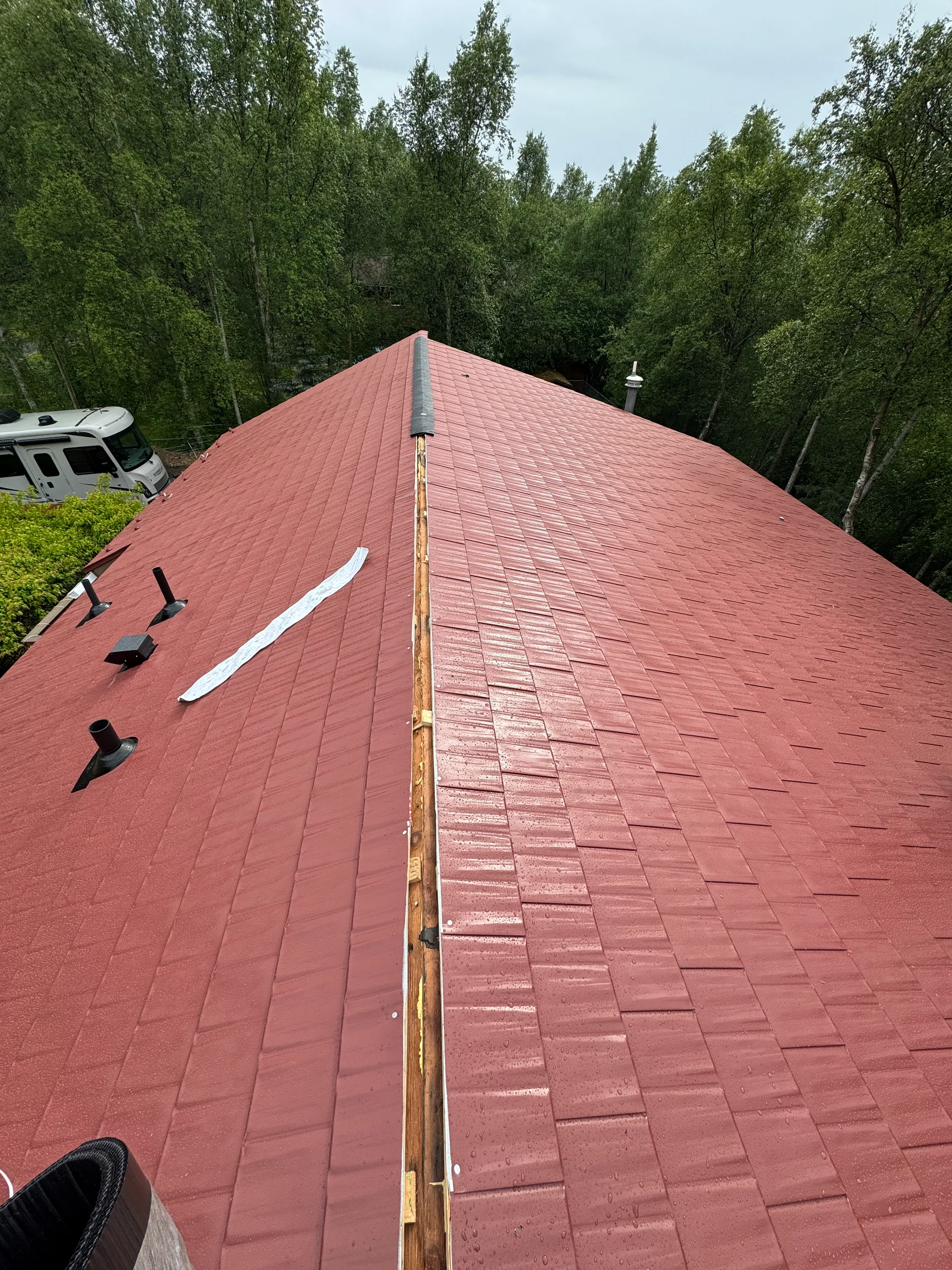 Interlock Aluminum Cedar Shingle Metal Roofing – Tile Red | Chugiak, AK (Full roof overview)