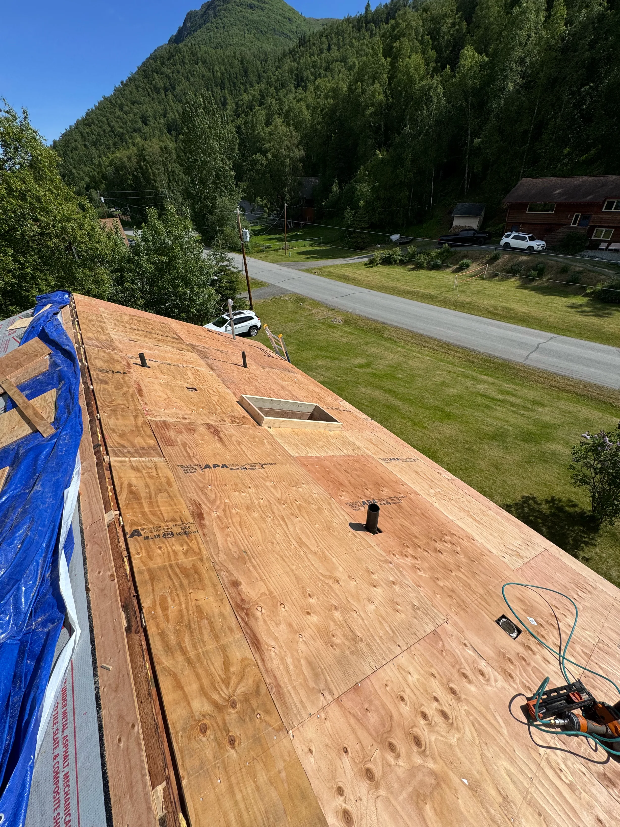 Interlock Aluminum Cedar Shingle Metal Roofing – Tile Red | Chugiak, AK (Full roof overview)