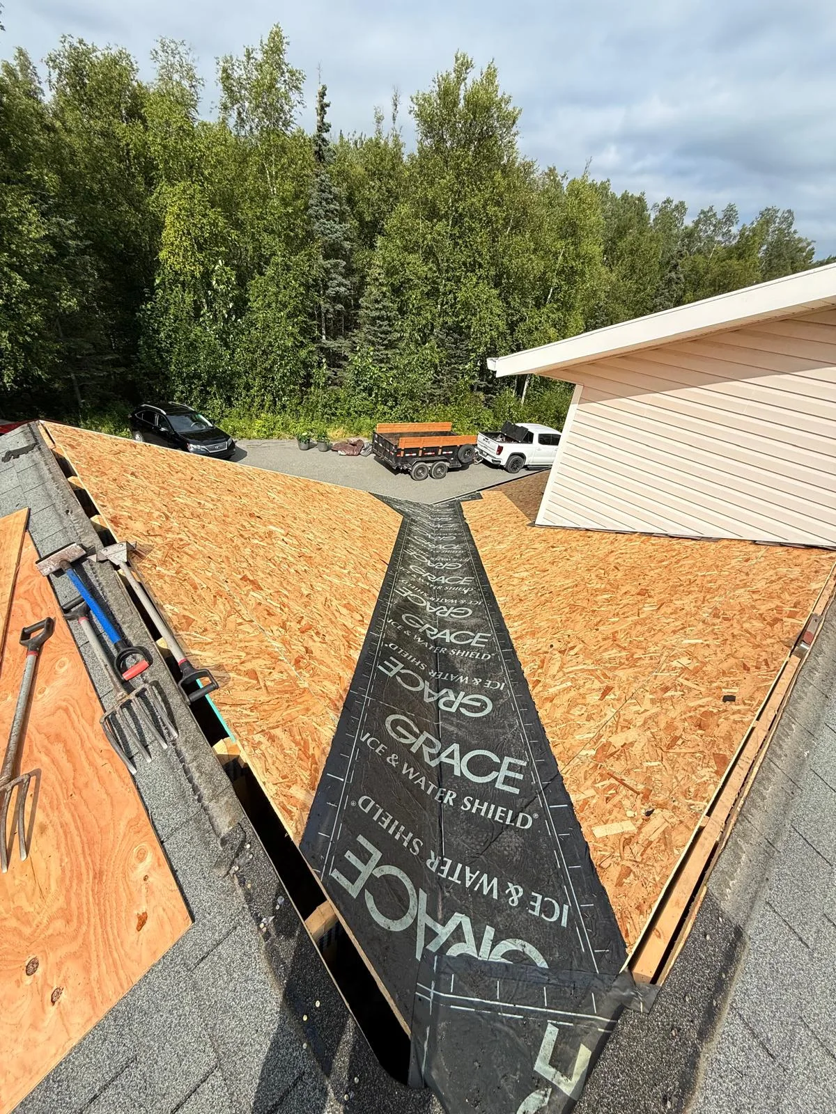 Interlock Aluminum Slate Metal Roofing – Black | Palmer, AK (During installation)