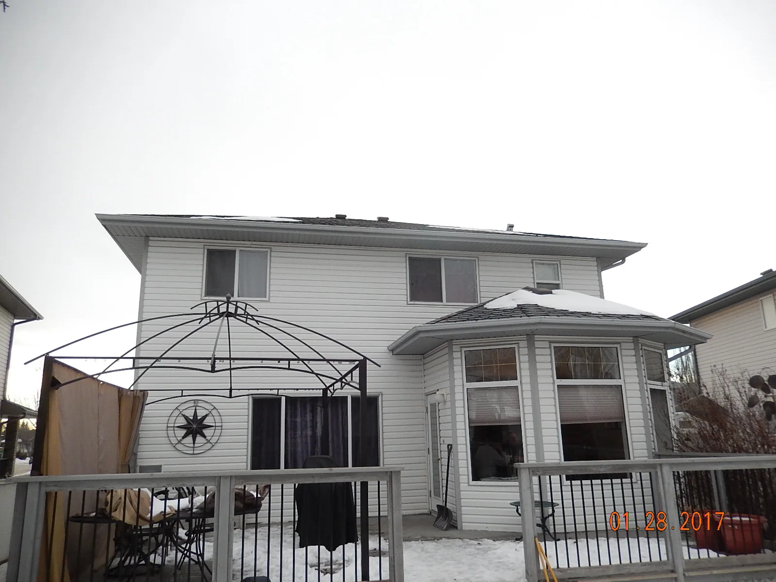 Deep Charcoal Interlock Slate aluminum roof on a white two-storey home with a metal roof in rural Alberta, Fort Saskatchewan, Alberta