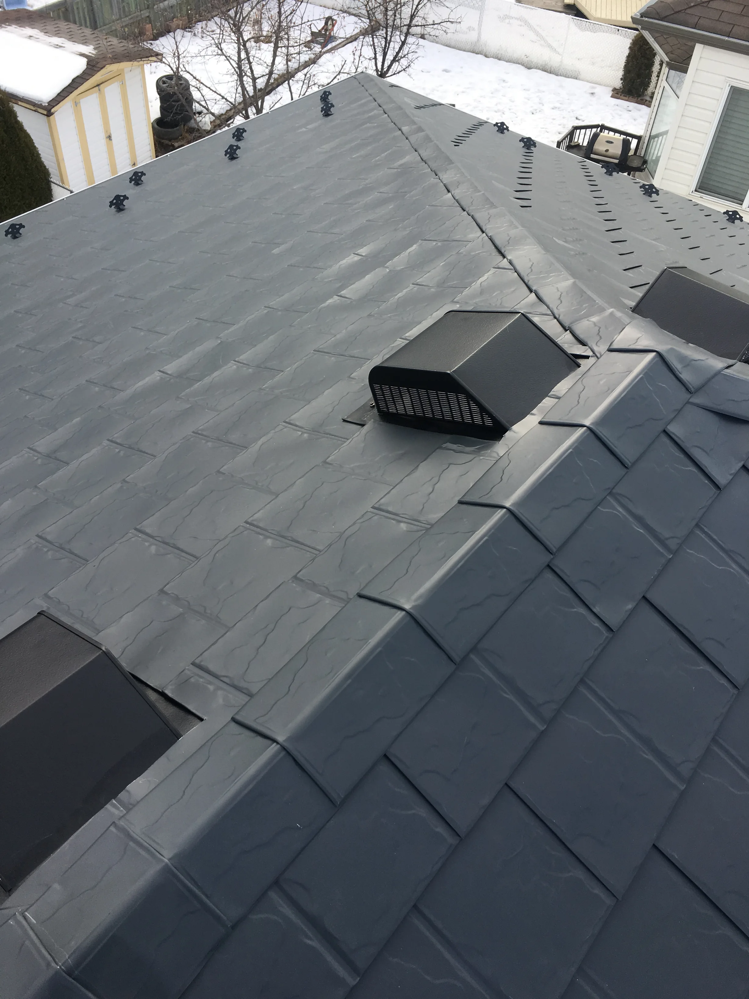 Deep Charcoal Interlock Slate aluminum roof on a single-storey home with Interlock Slate roof in Deep, Fort Saskatchewan, Alberta