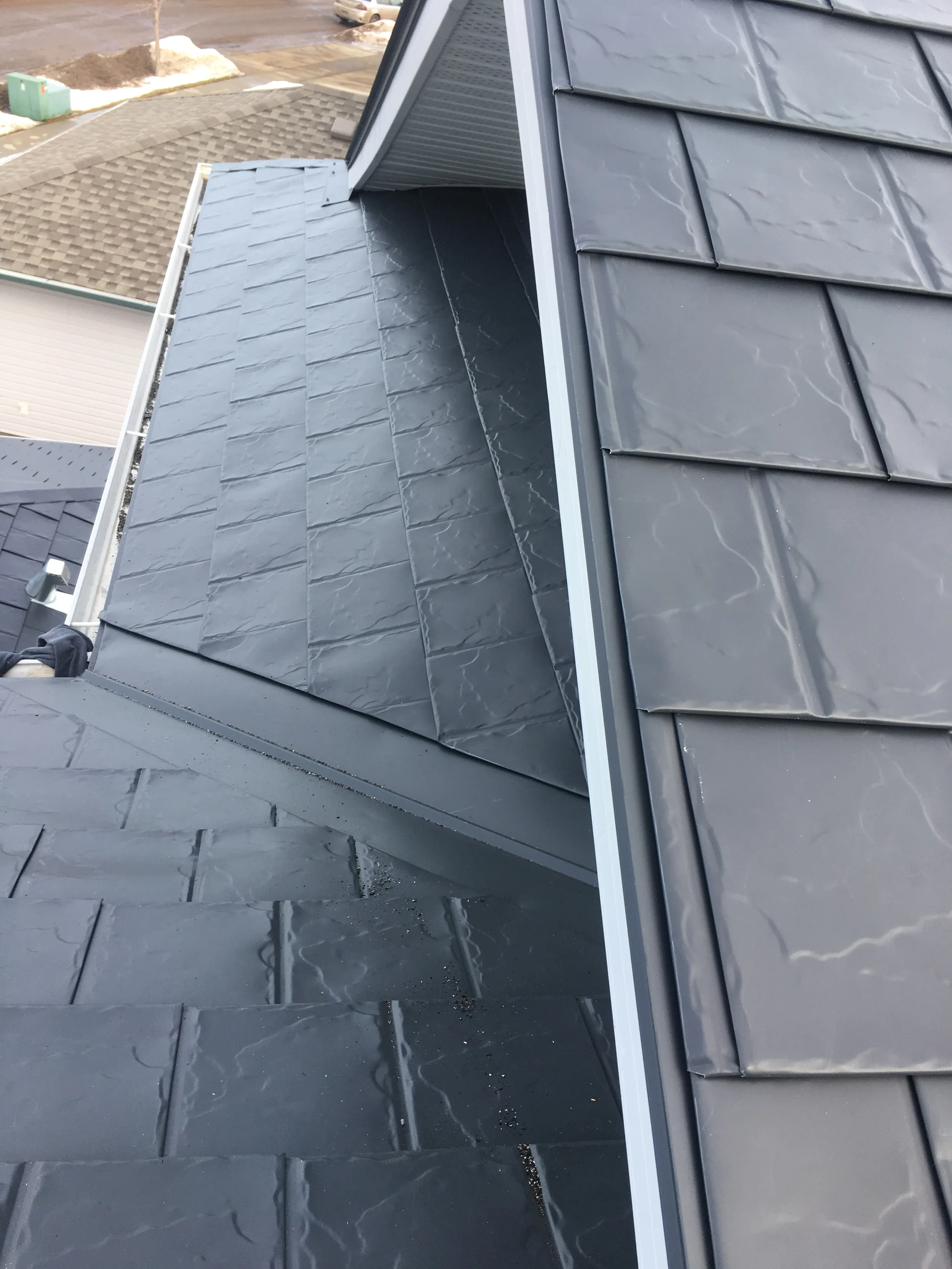 Deep Charcoal Interlock Slate aluminum roof on a house with a deep charcoal metal roof in a rural setting, Fort Saskatchewan, Alberta