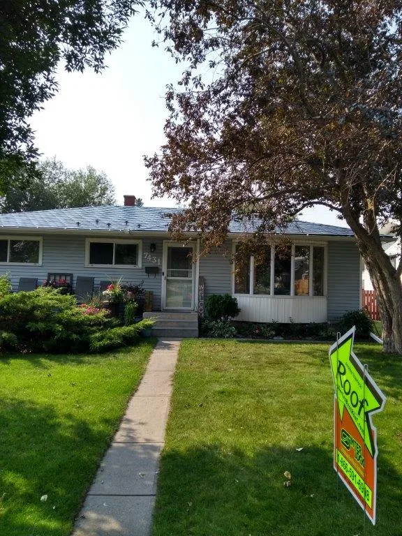 Interlock Aluminum Slate Metal Roofing – Black | Calgary, AB (Front elevation)