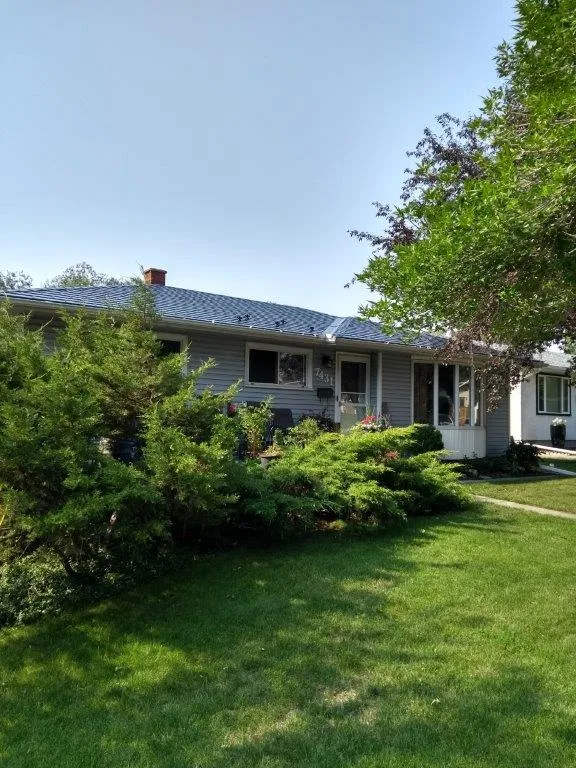 Interlock Aluminum Slate Metal Roofing – Black | Calgary, AB (Front-left elevation)