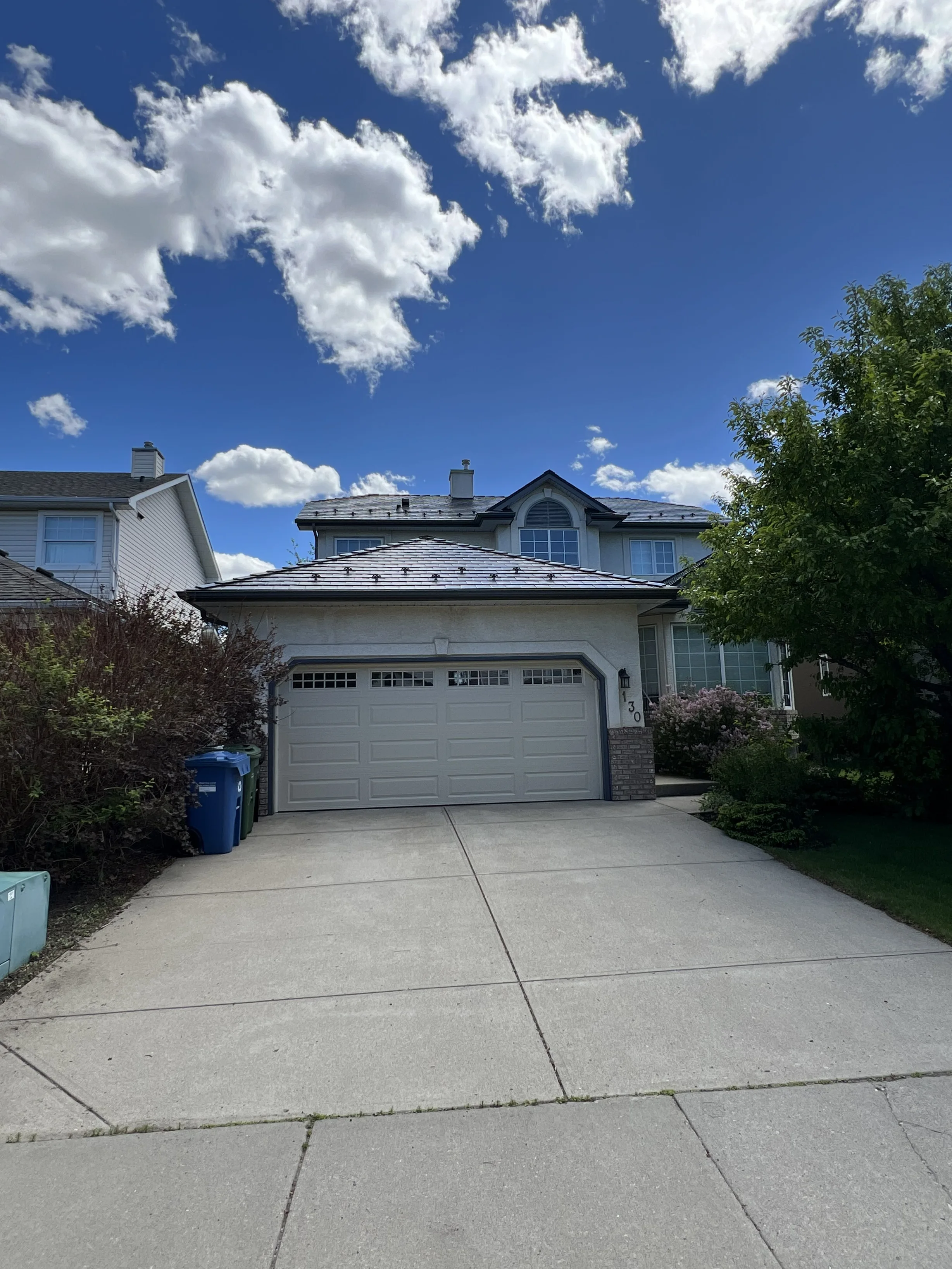 Deep Charcoal Interlock Slate aluminum roof on a single-family home with a metal roof in Deep Charcoal, Calgary, Alberta