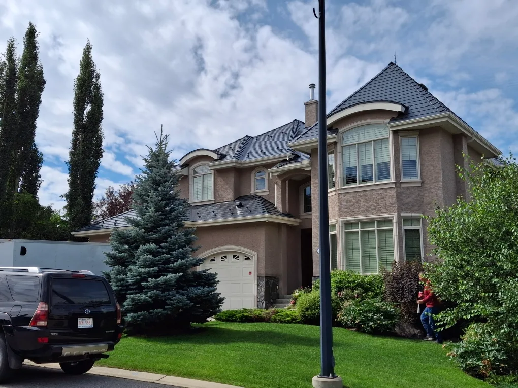 Interlock Aluminum Slate Metal Roofing – Deep Charcoal | Calgary, AB (Front-right elevation)