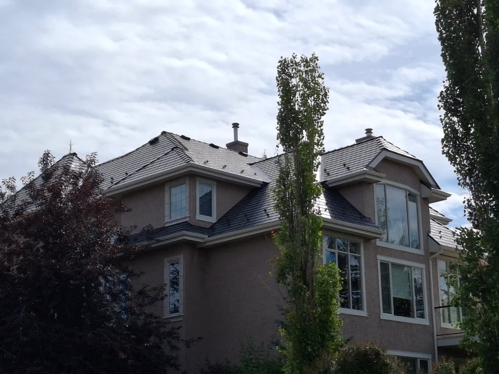 Interlock Aluminum Slate Metal Roofing – Deep Charcoal | Calgary, AB (Left elevation)
