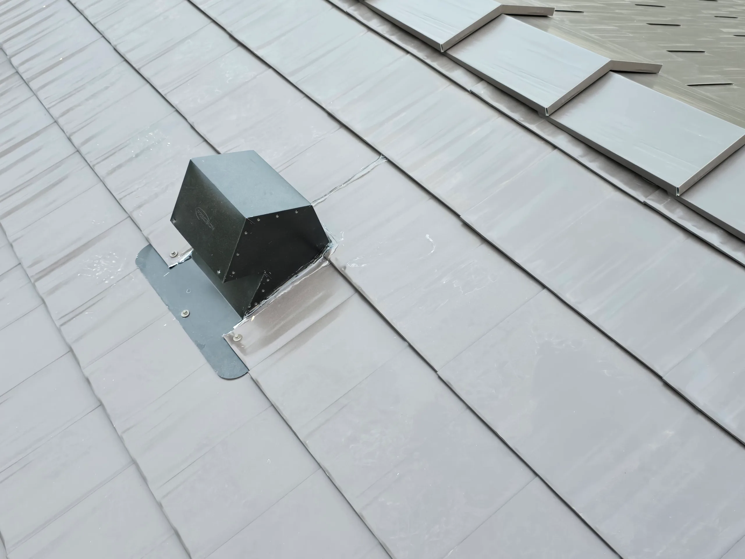 Interlock Aluminum Cedar Shingle Metal Roofing – Tudor Brown | Rocky Mountain House, AB (Vent flashing detail)