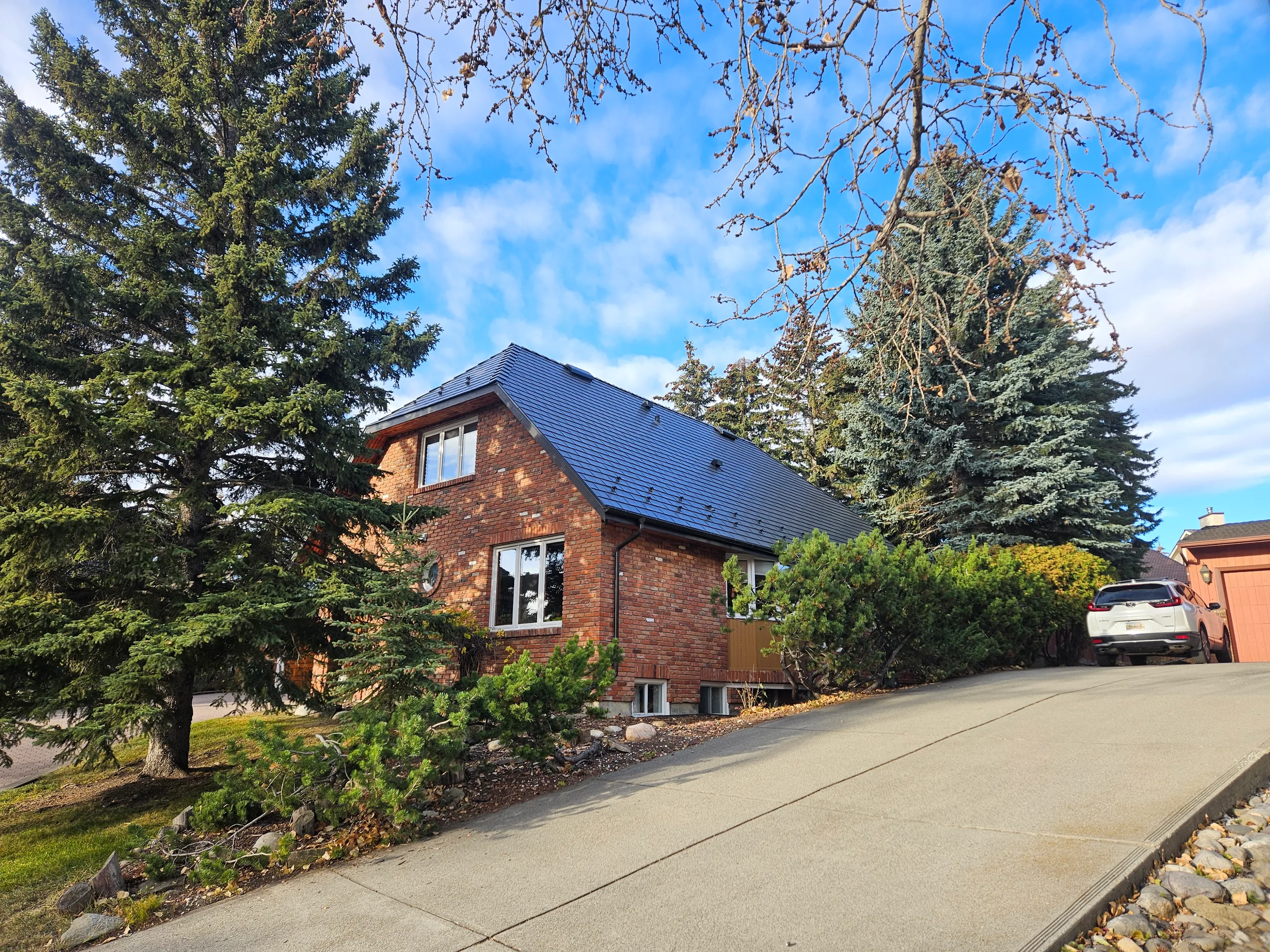 Interlock Aluminum Slate Metal Roofing – Deep Charcoal | Calgary, AB (Front-right elevation)
