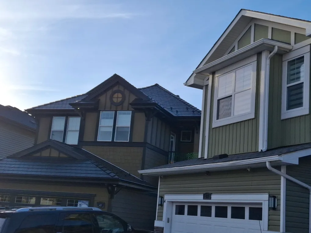 Interlock Aluminum Slate Metal Roofing – Black | Calgary, AB (Front elevation)