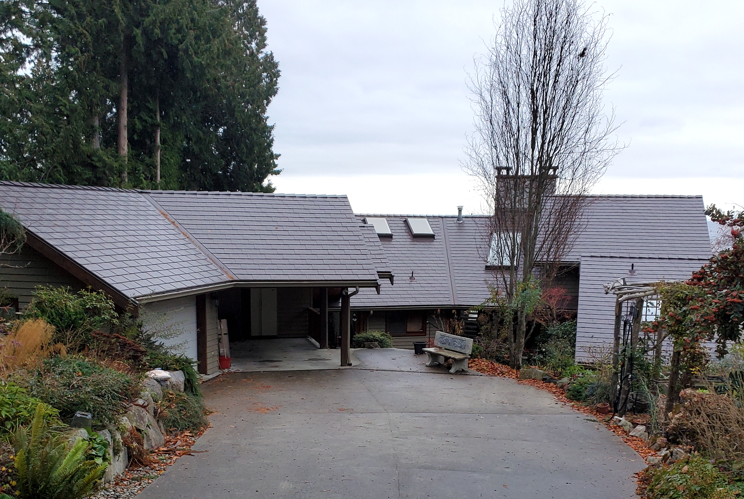 Interlock Aluminum Slate Metal Roofing – Tudor Brown | Roberts Creek, BC (Street view)