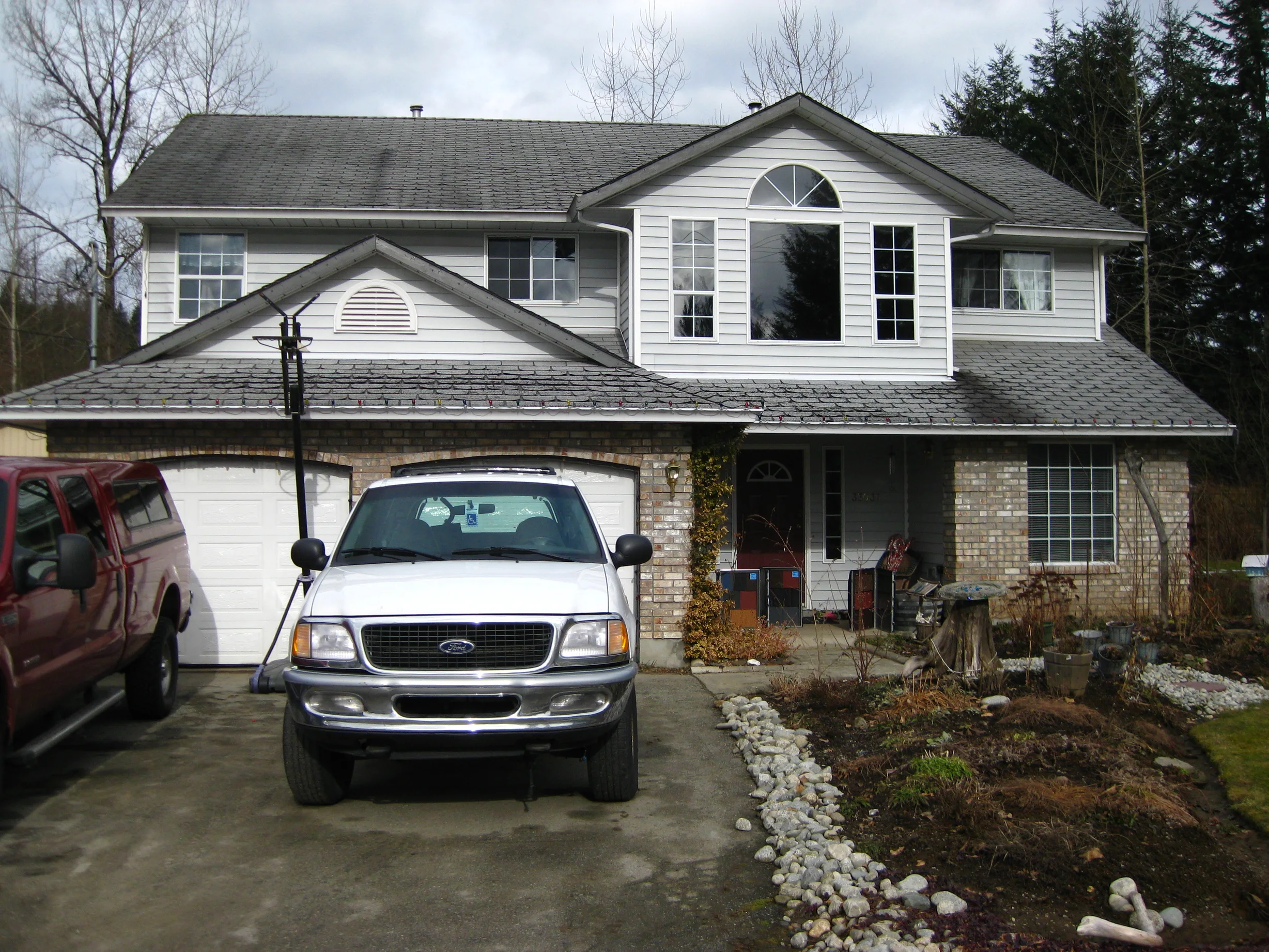 Before: a rotten asphalt shingle roof on the home, Mission, British Columbia, ahead of a Charcoal Grey Interlock Slate aluminum roof