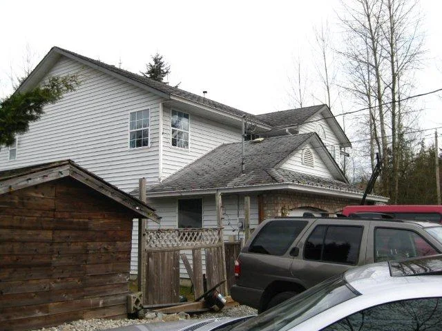Before: a rotten asphalt shingle roof on the home, Mission, British Columbia, ahead of a Charcoal Grey Interlock Slate aluminum roof