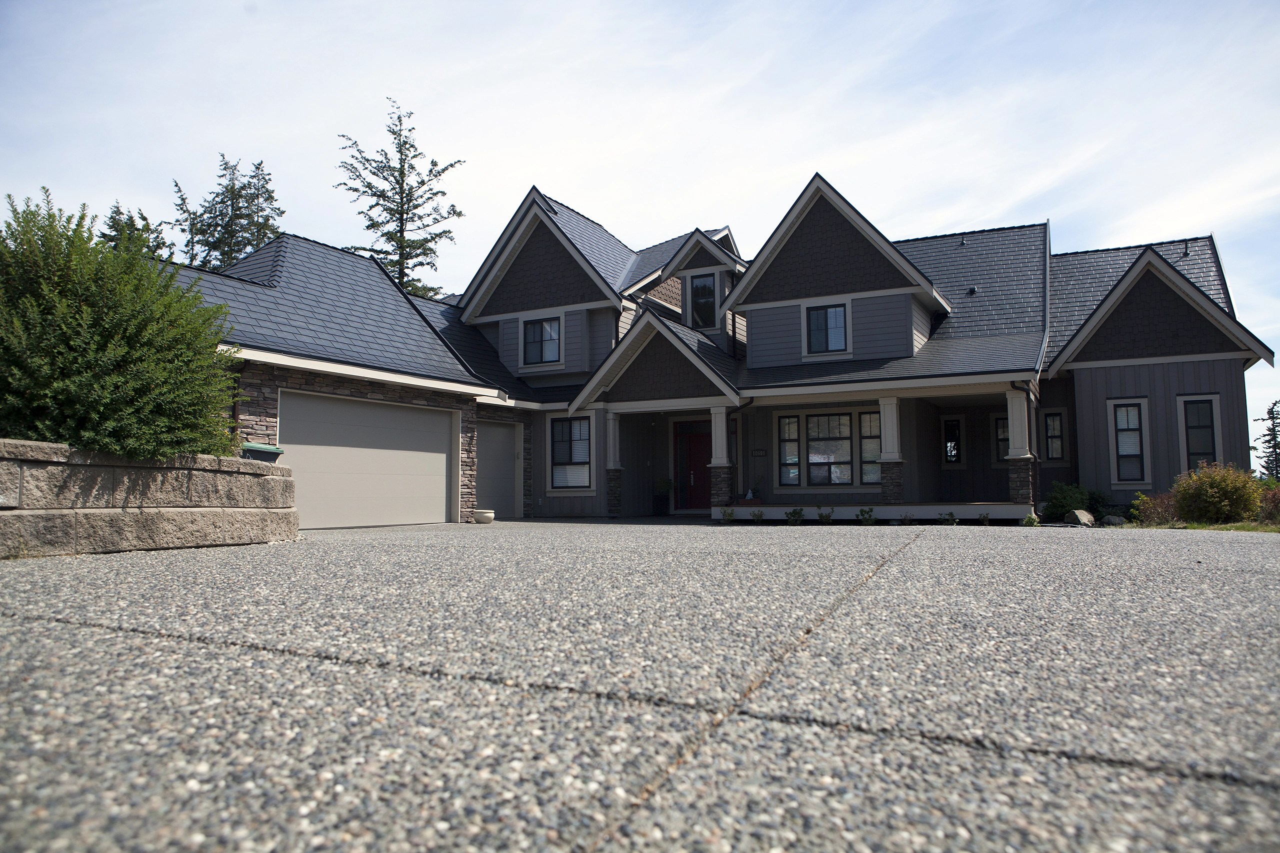 Interlock Aluminum Slate Metal Roofing – Black | Cloverdale, BC (Street view)