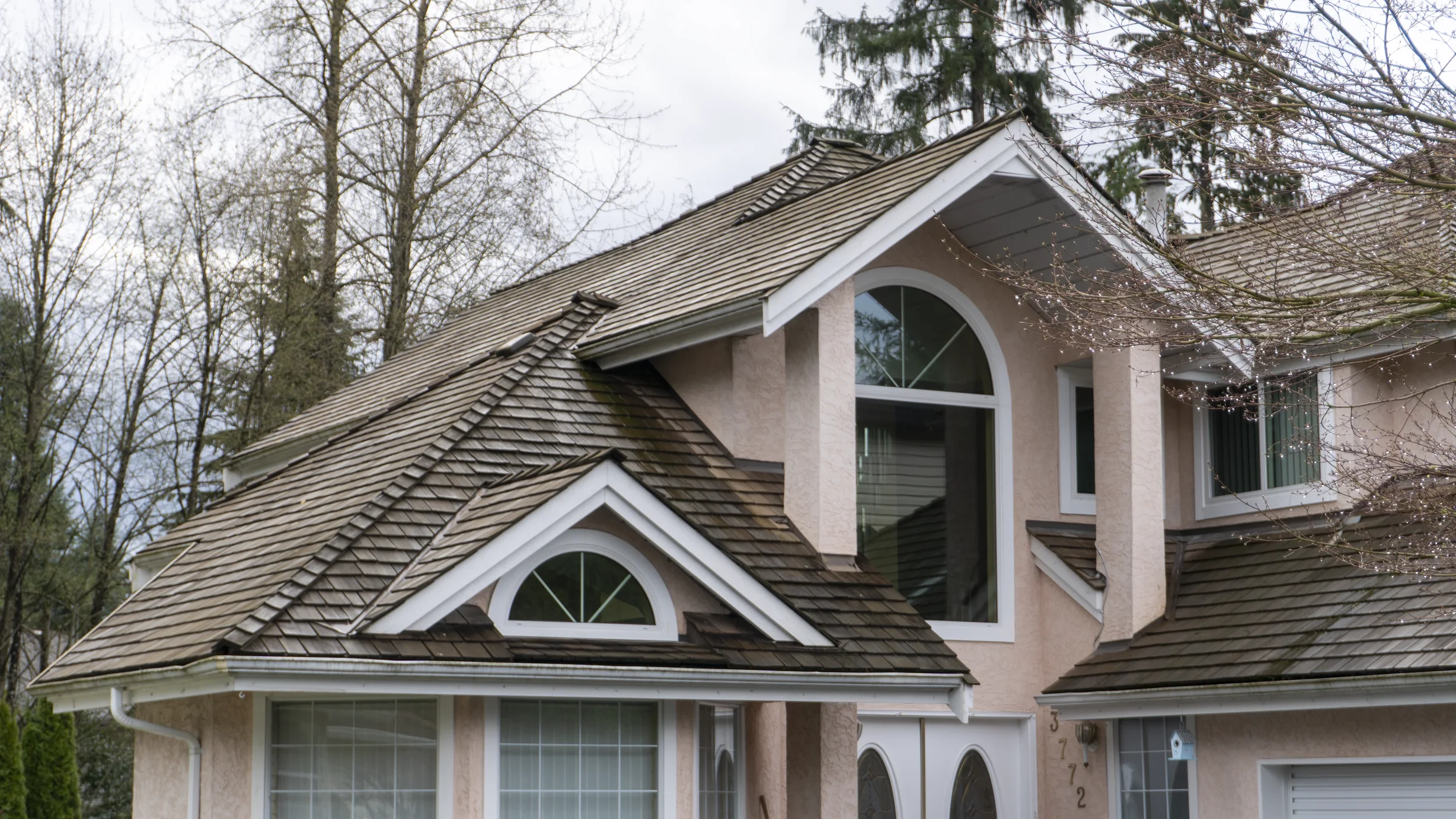 Before: a leaking wood shake roof on the home, Port Coquitlam, British Columbia, ahead of a Weathered Interlock Slate aluminum roof