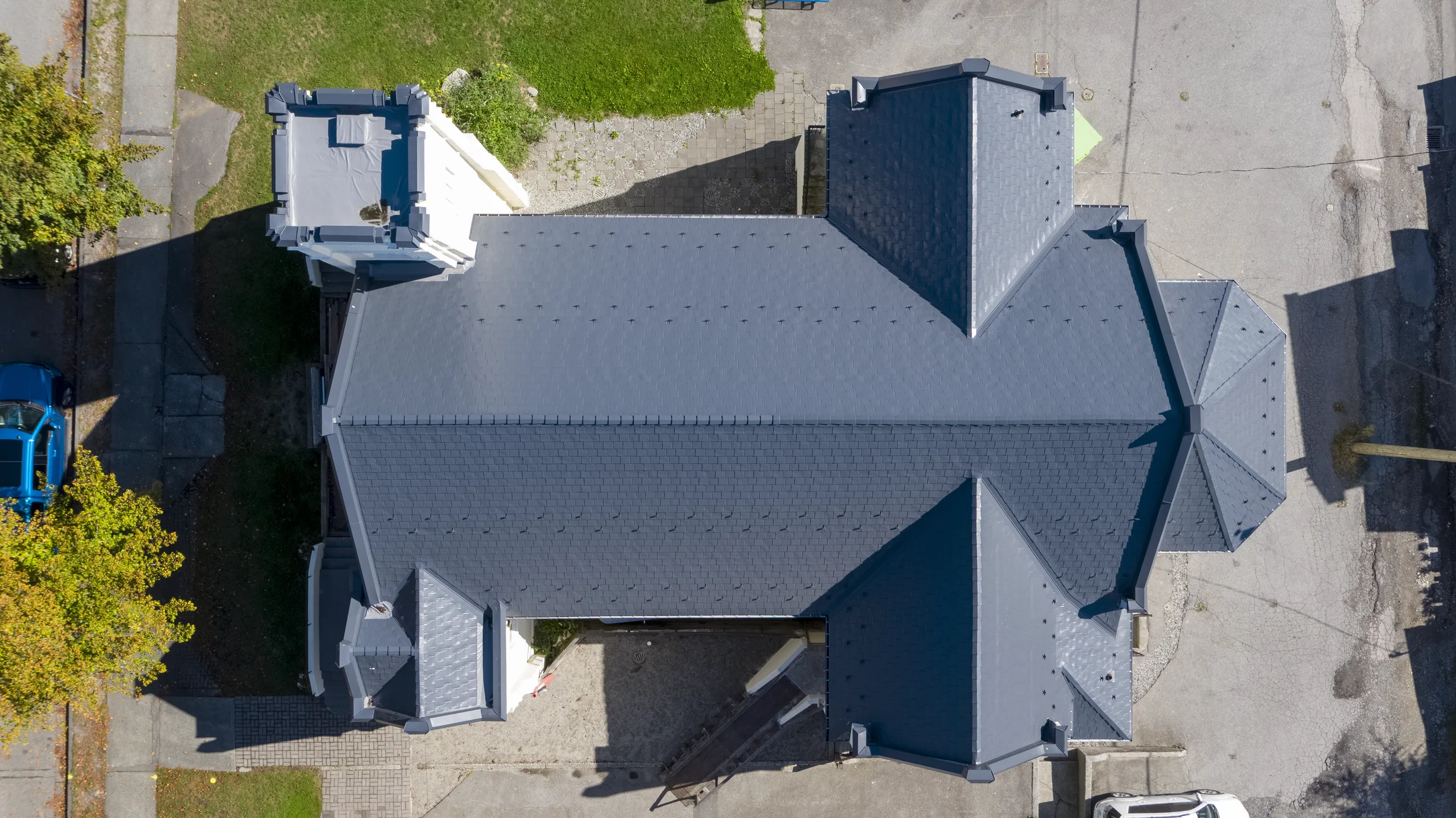 Deep Charcoal Interlock Slate aluminum roof on a modern single-family home in Vancouver, BC with a large, Vancouver, British Columbia