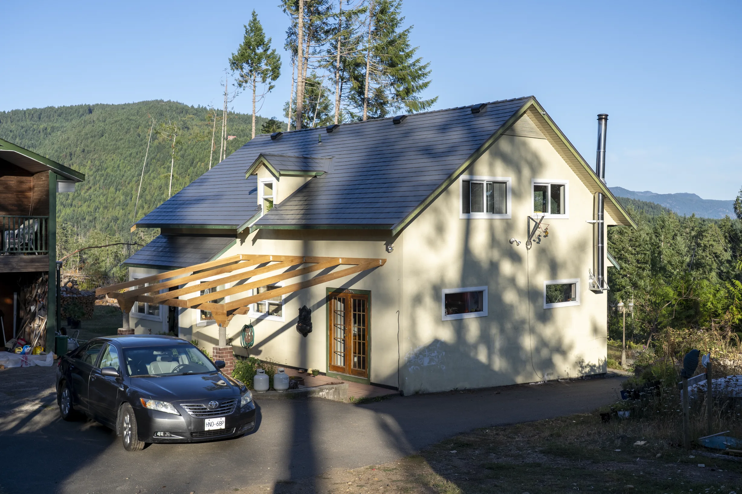 Musket Grey Interlock Slate aluminum roof on the home, Qualicum Beach, British Columbia