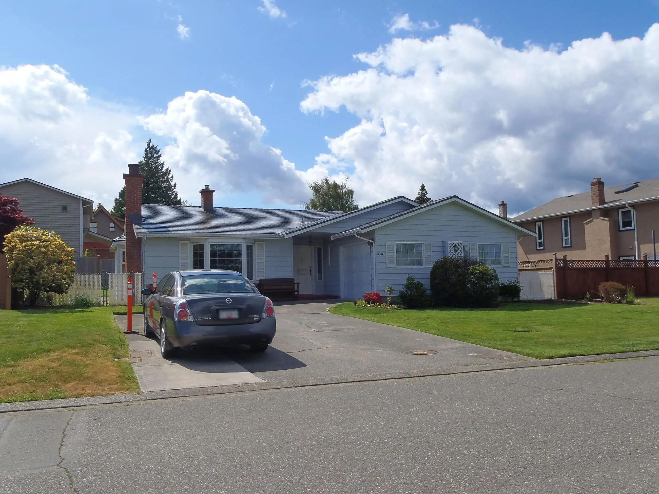 Interlock Aluminum Slate Metal Roofing – Musket Grey | Victoria, BC (Street view)