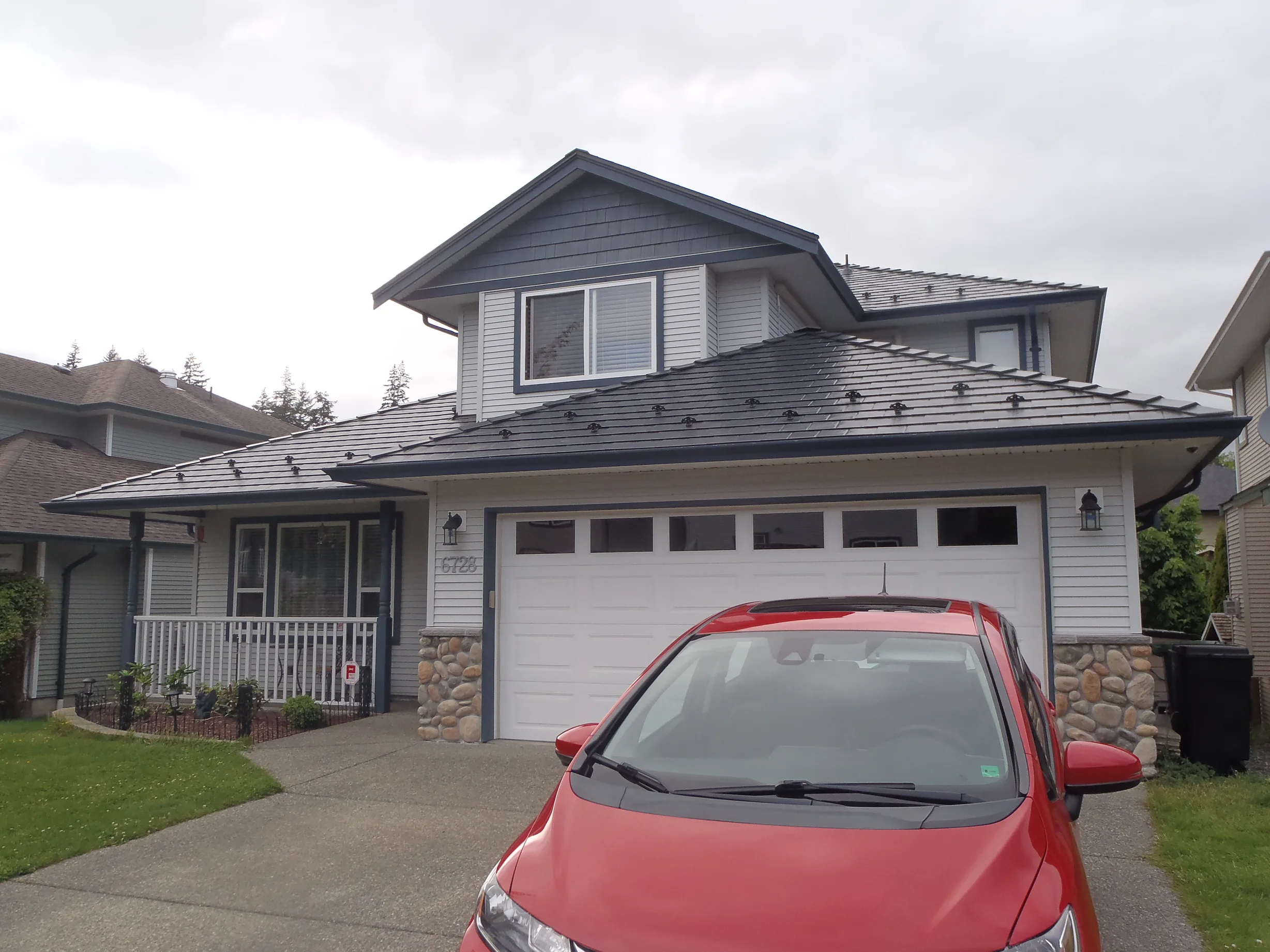 Interlock Aluminum Slate Metal Roofing – Black | Sooke, BC (Front elevation)