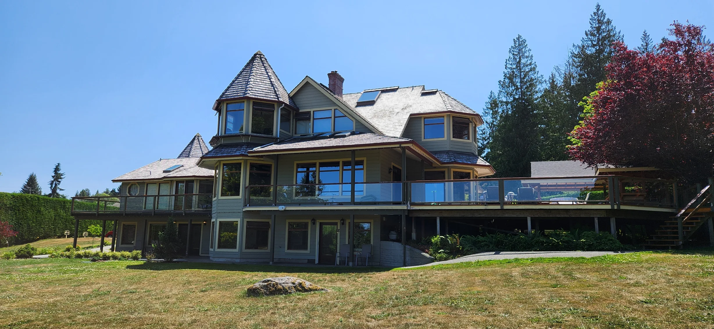 Before: a worn out wood shake roof on the home, Ladysmith, British Columbia, ahead of a Copper Penny Interlock Slate aluminum roof