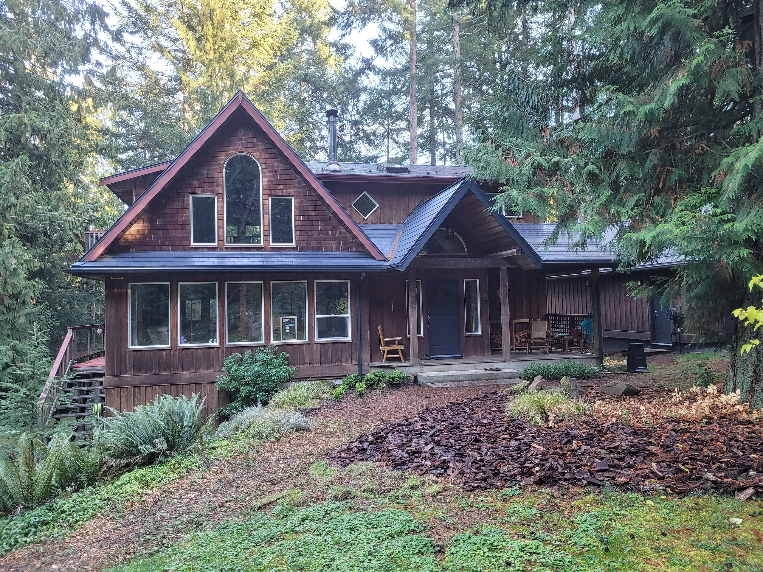 Interlock Aluminum Slate Metal Roofing – Deep Charcoal | Gabriola Island, BC (Street view)