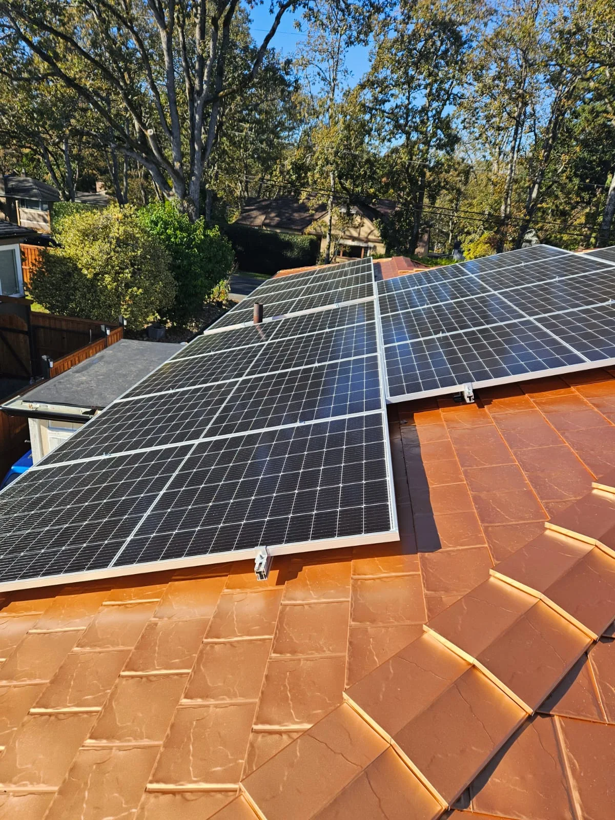 Copper Penny Interlock Slate aluminum roof on a brown single-storey home with a copper penny metal roof, Victoria, British Columbia