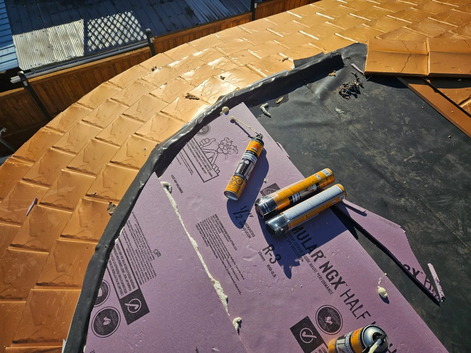 Copper Penny Interlock Slate aluminum roof being installed on a brown home with a new metal roof under construction, Victoria, British Columbia