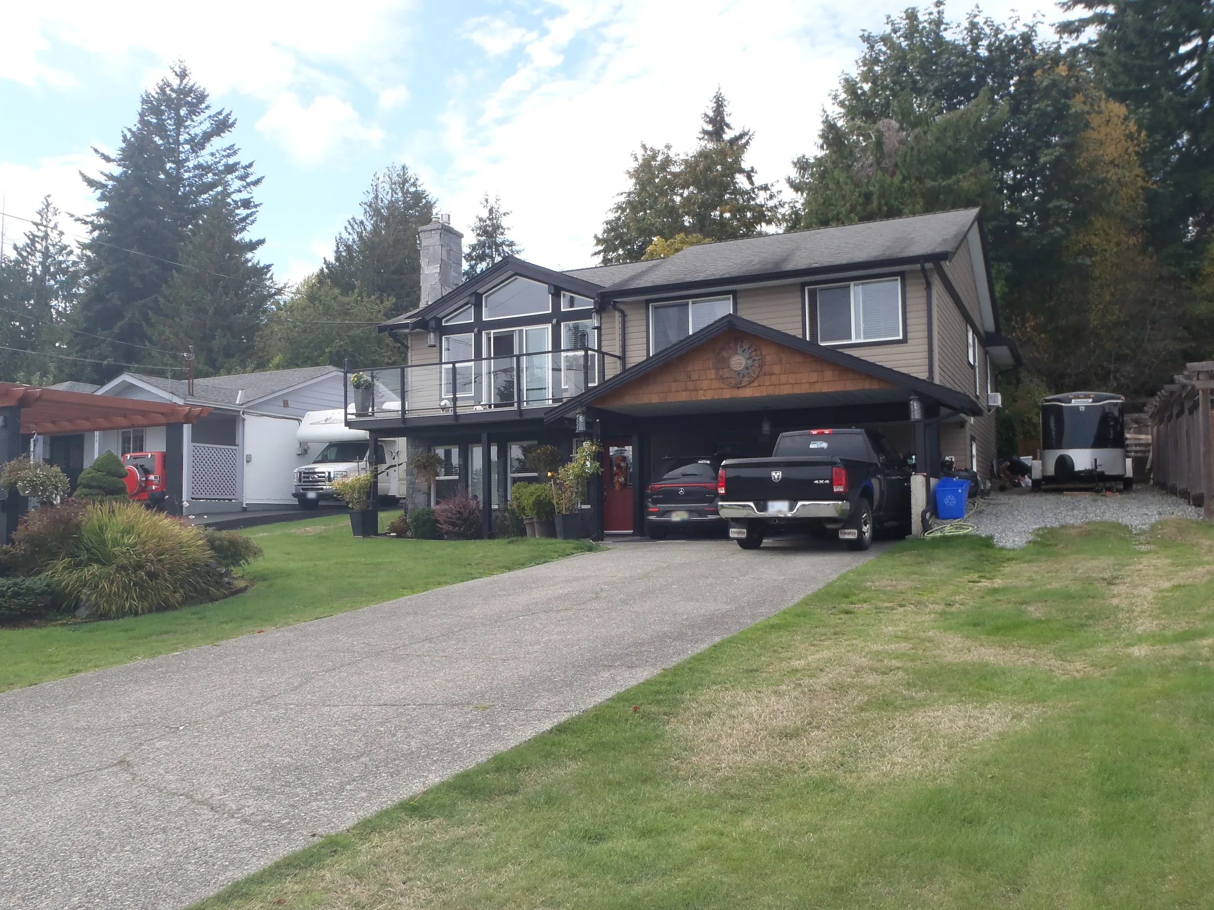 Before: a leaking asphalt shingle roof on the home, Chemainus, British Columbia, ahead of a Black Interlock Slate aluminum roof