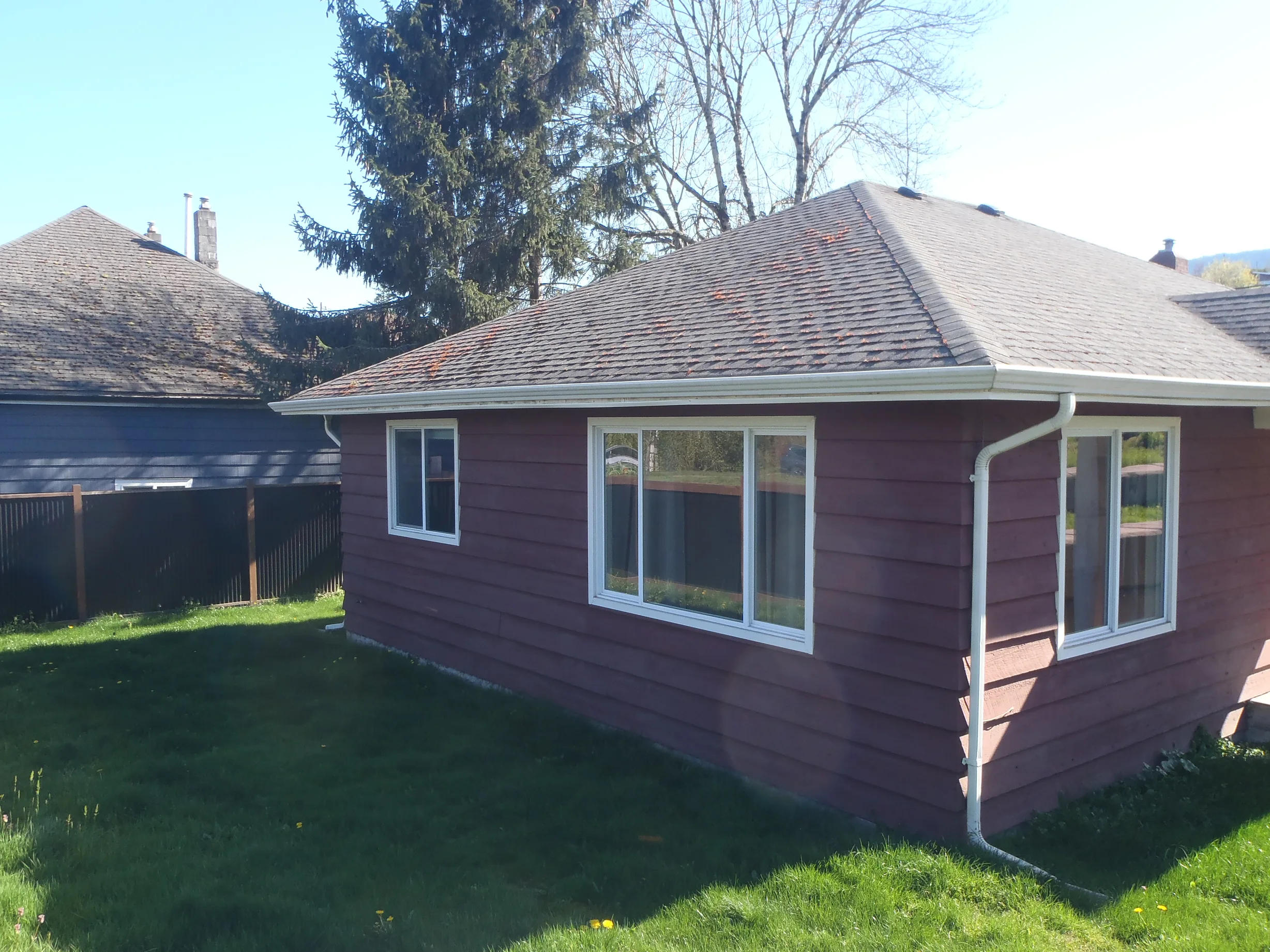 Before: a leaking asphalt shingle roof on the home, Ladysmith, British Columbia, ahead of a Copper Penny Interlock Slate aluminum roof