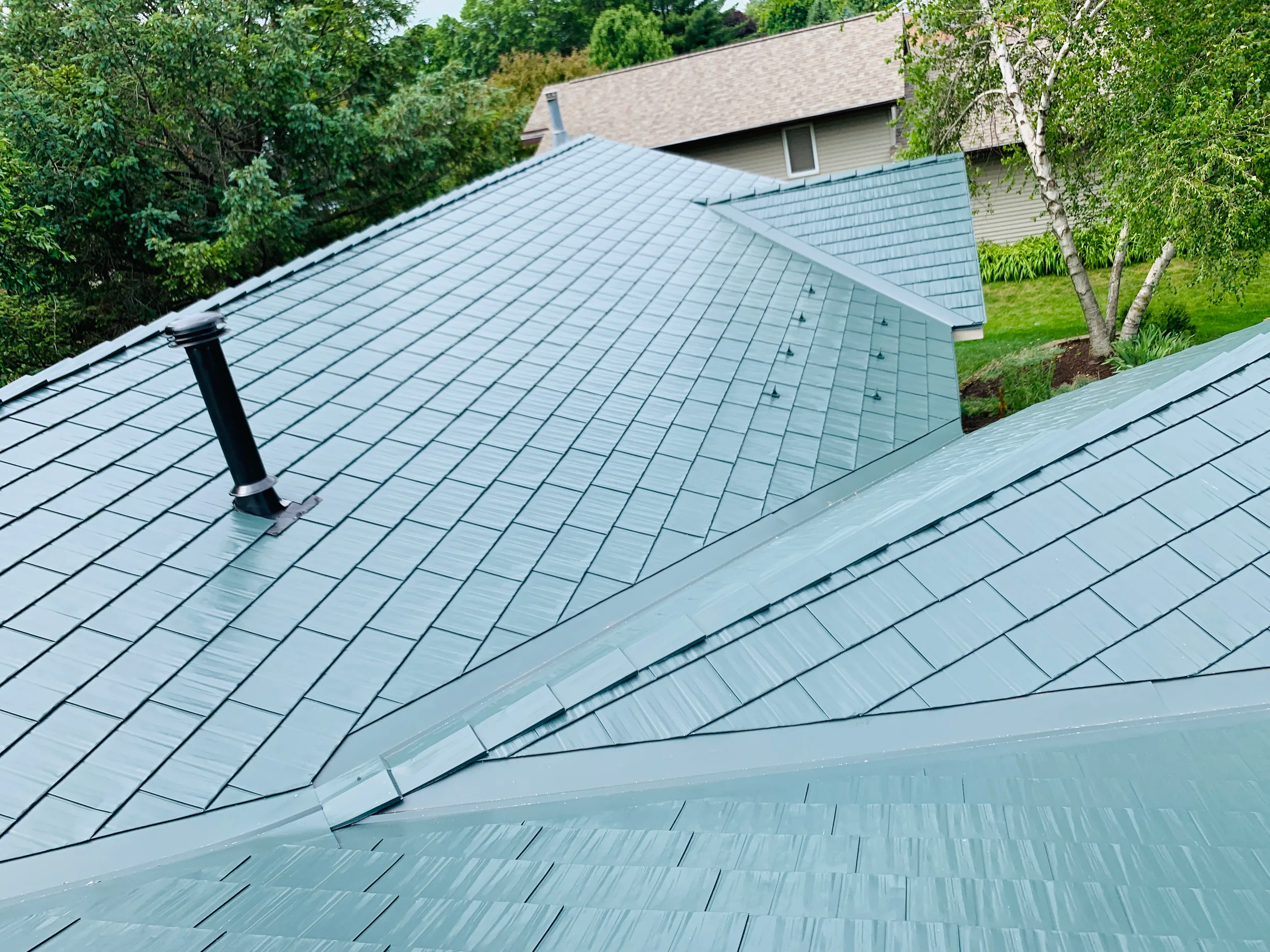 Hunter Green Interlock Shingle aluminum roof on a single-storey home with a hunter green metal roof in a, Winnebago, Illinois
