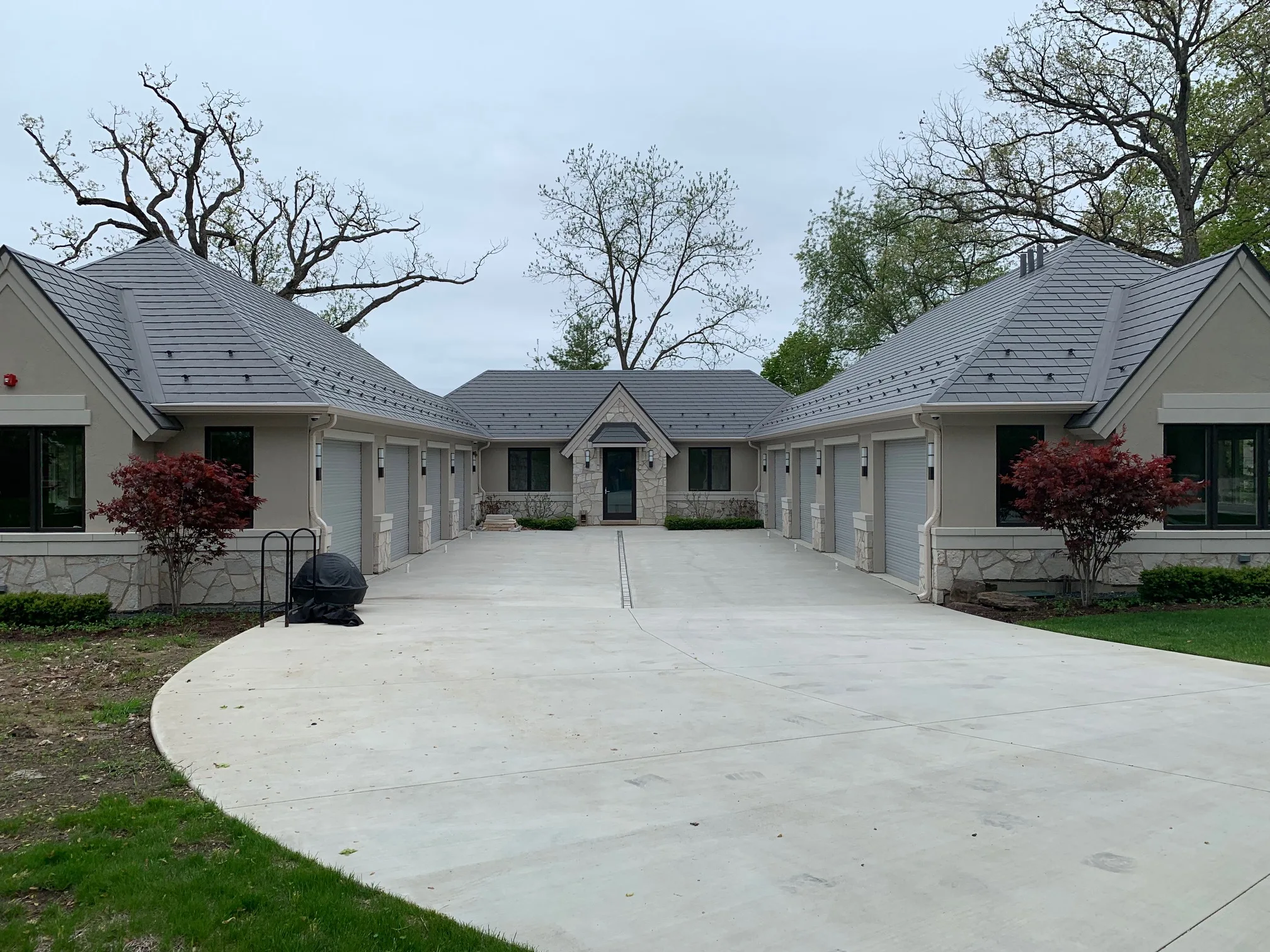 Musket Grey Interlock Slate aluminum roof on a cream coloured ranch style home with a grey metal roof, Long Grove, Illinois