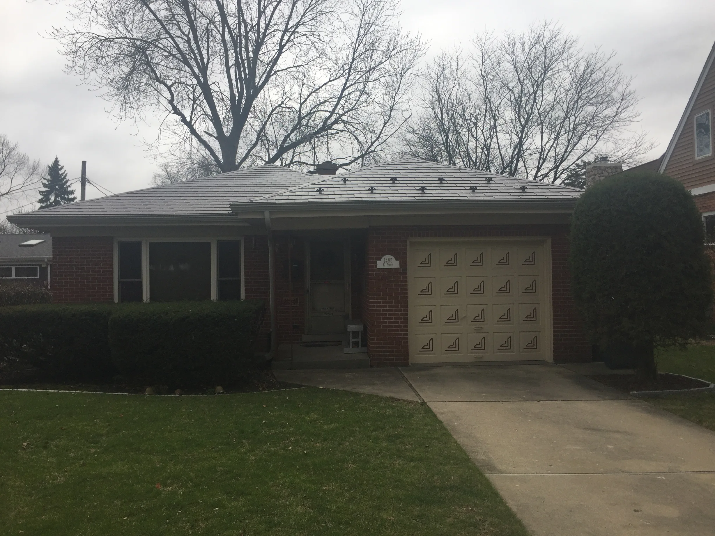 Colonial Brown Interlock Slate aluminum roof on a Colonial brown metal roof on a single-family home in, Des Plaines, Illinois