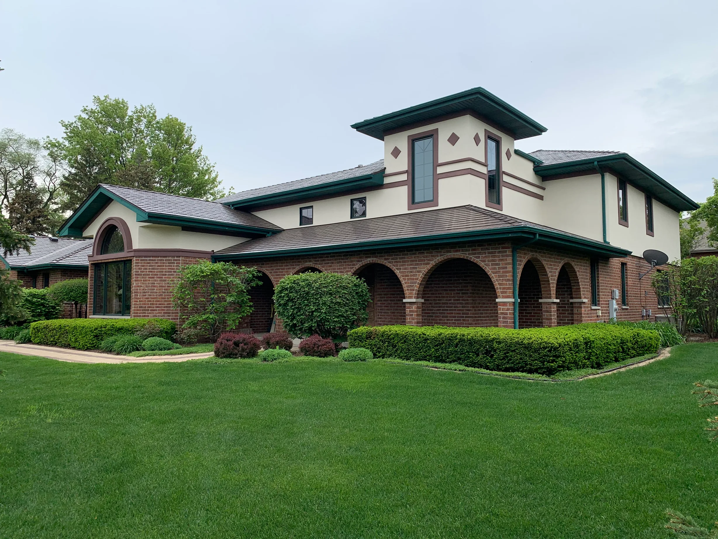 Colonial Brown Interlock Cedar Shingle aluminum roof on a Colonial brown metal roof on a two-storey suburban home, Orland Park, Illinois