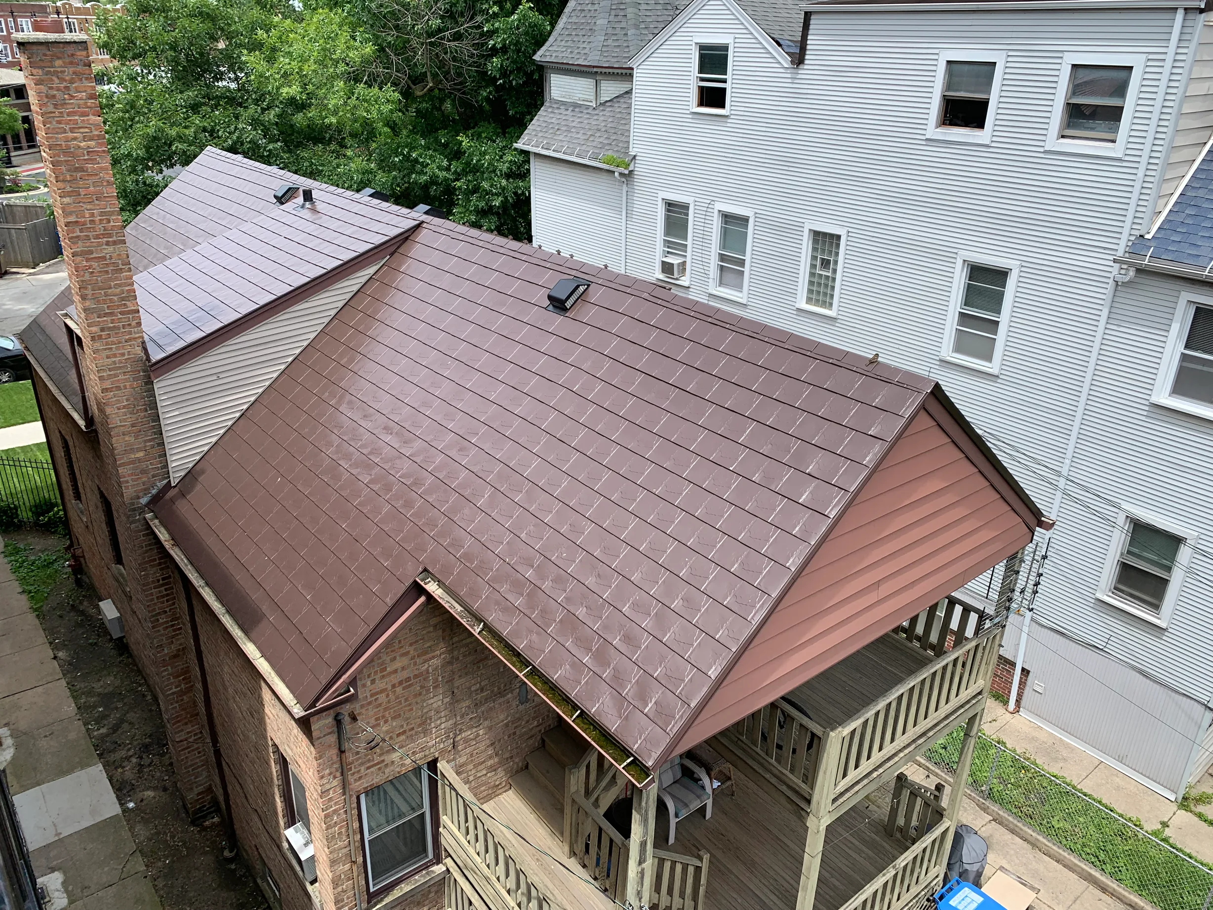 Colonial Brown Interlock Slate aluminum roof on a two-storey Colonial home with a Colonial Brown metal roof, Chicago, Illinois