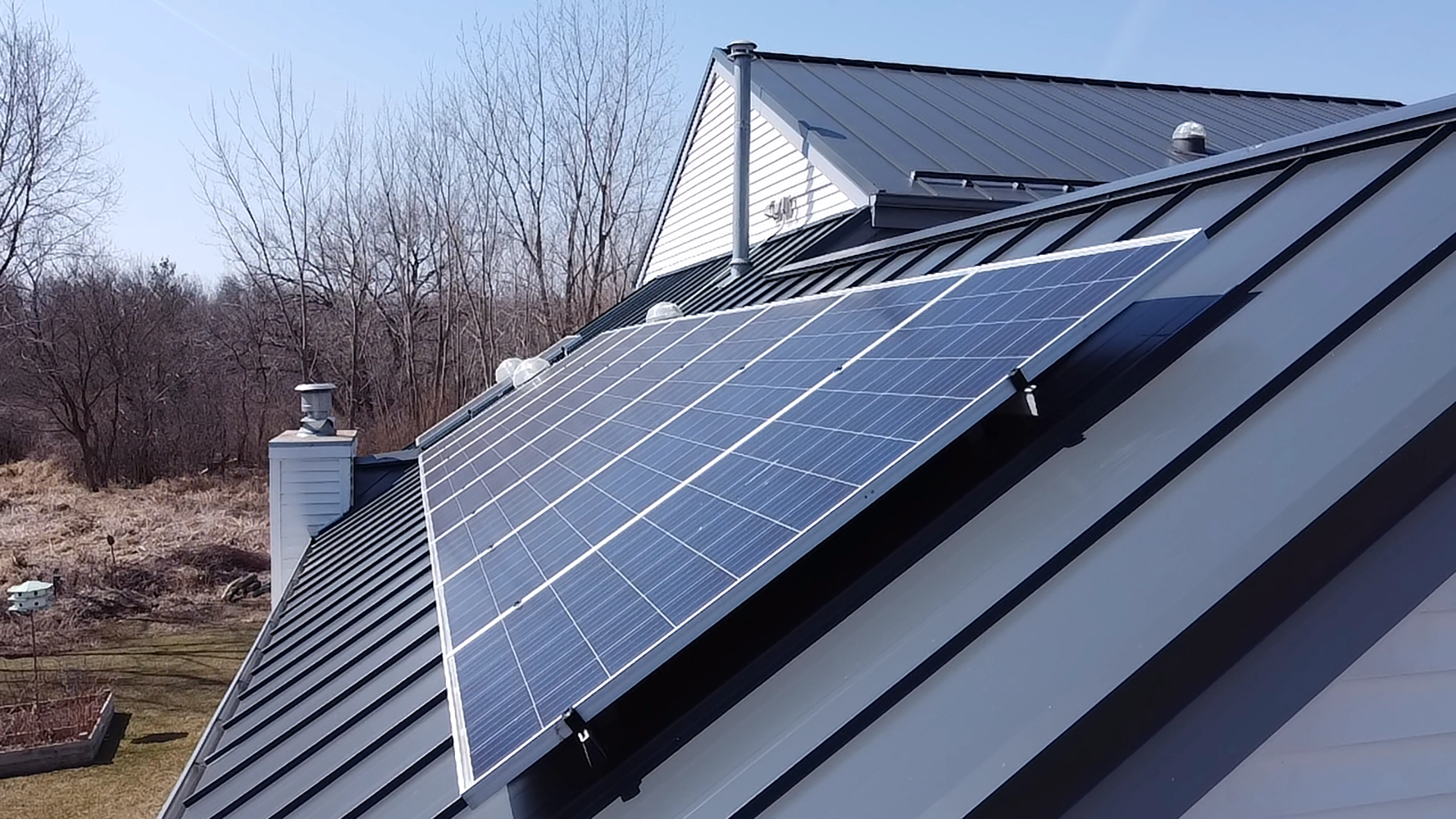 Interlock Aluminum Standing Seam Metal Roofing – Deep Charcoal | Carpentersville, IL (Close-up)