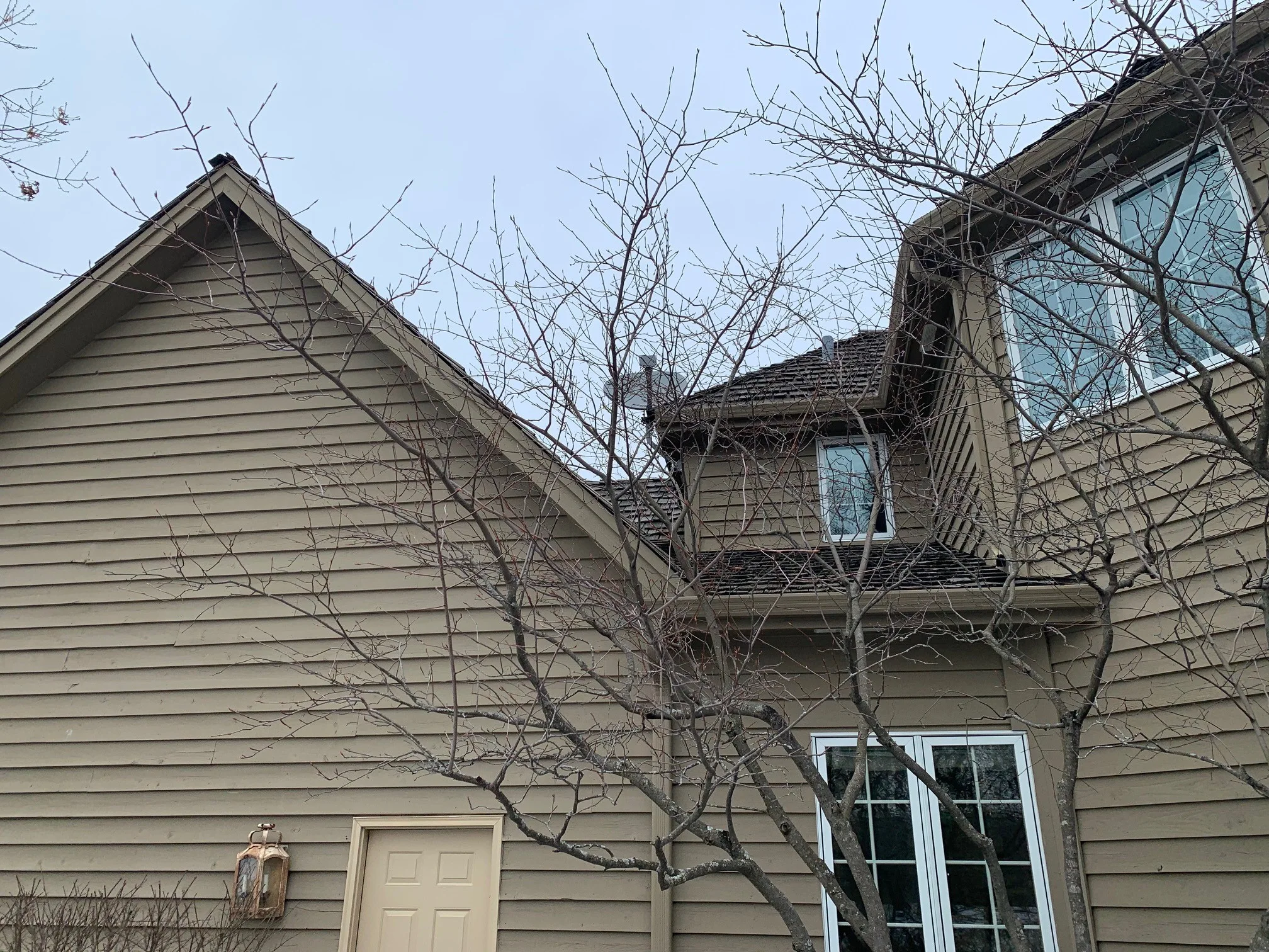 Before: a worn out wood shake roof on the home, Crystal Lake, Illinois, ahead of a Deep Charcoal Interlock Slate aluminum roof