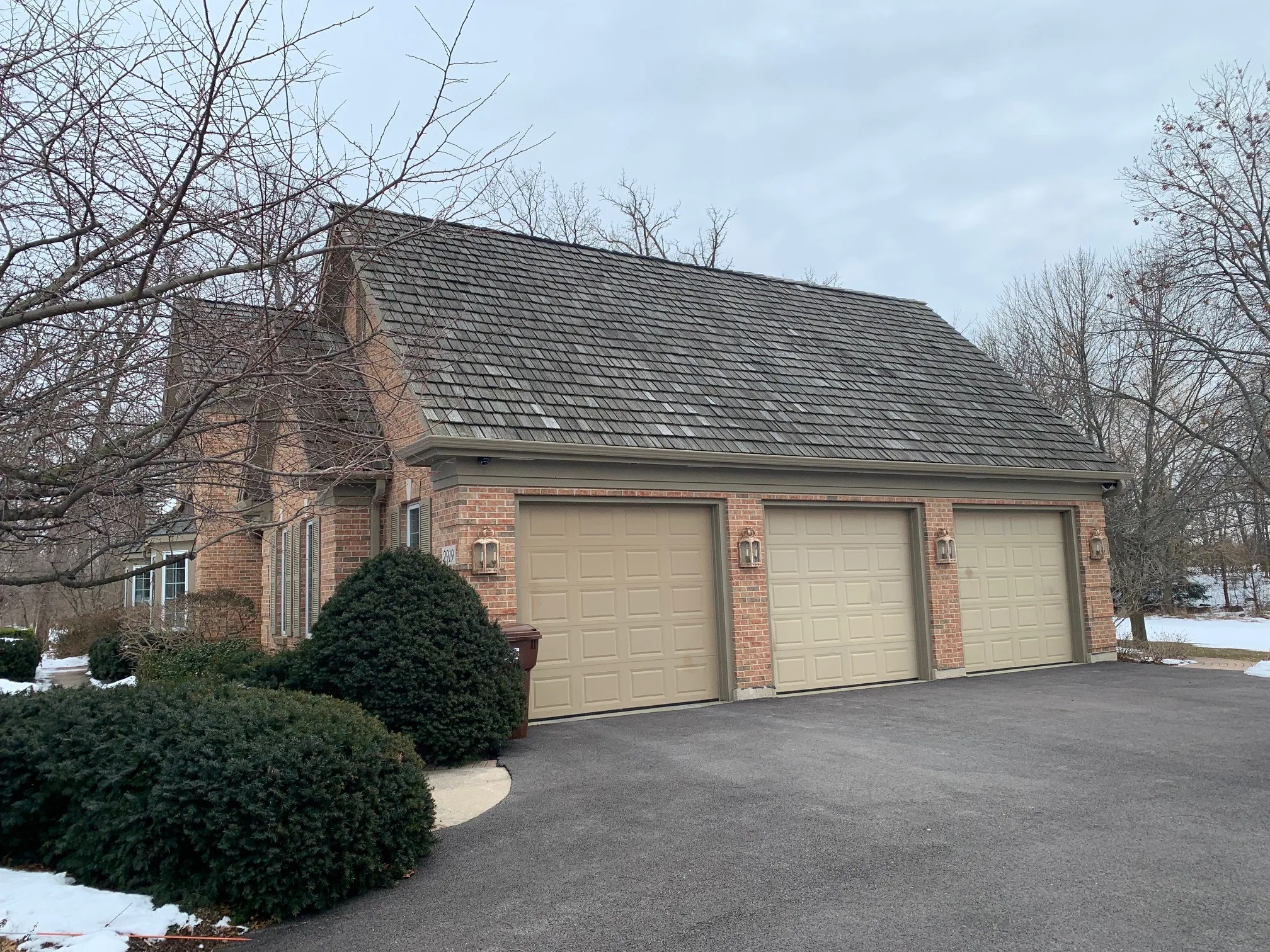 Before: a worn out wood shake roof on the home, Crystal Lake, Illinois, ahead of a Deep Charcoal Interlock Slate aluminum roof