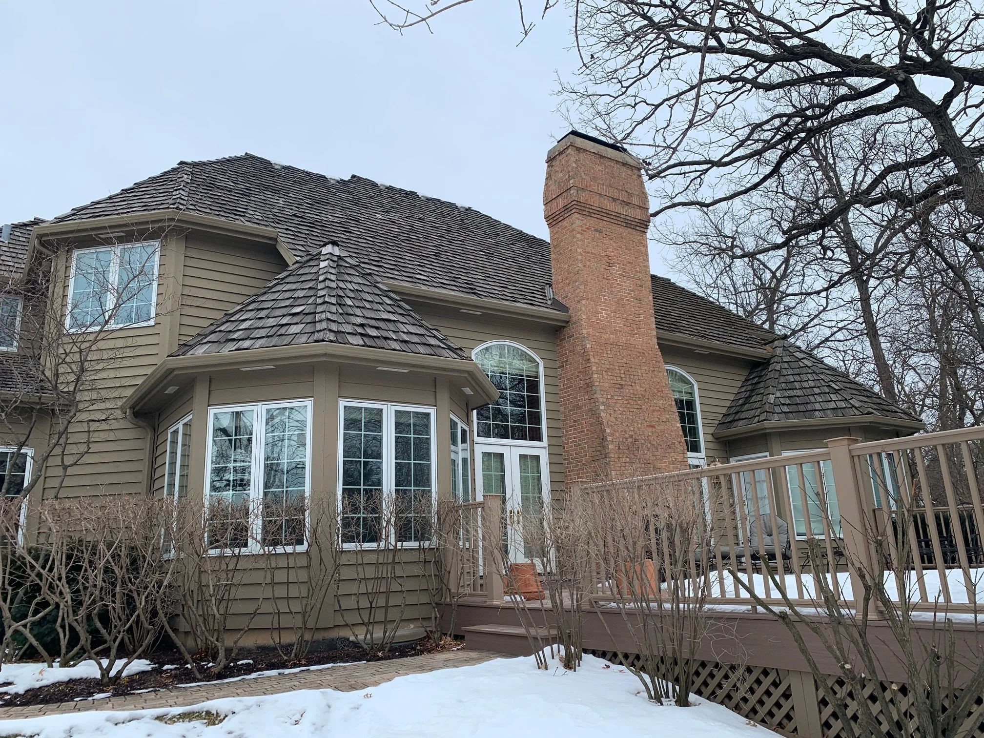 Before: a worn out wood shake roof on the home, Crystal Lake, Illinois, ahead of a Deep Charcoal Interlock Slate aluminum roof