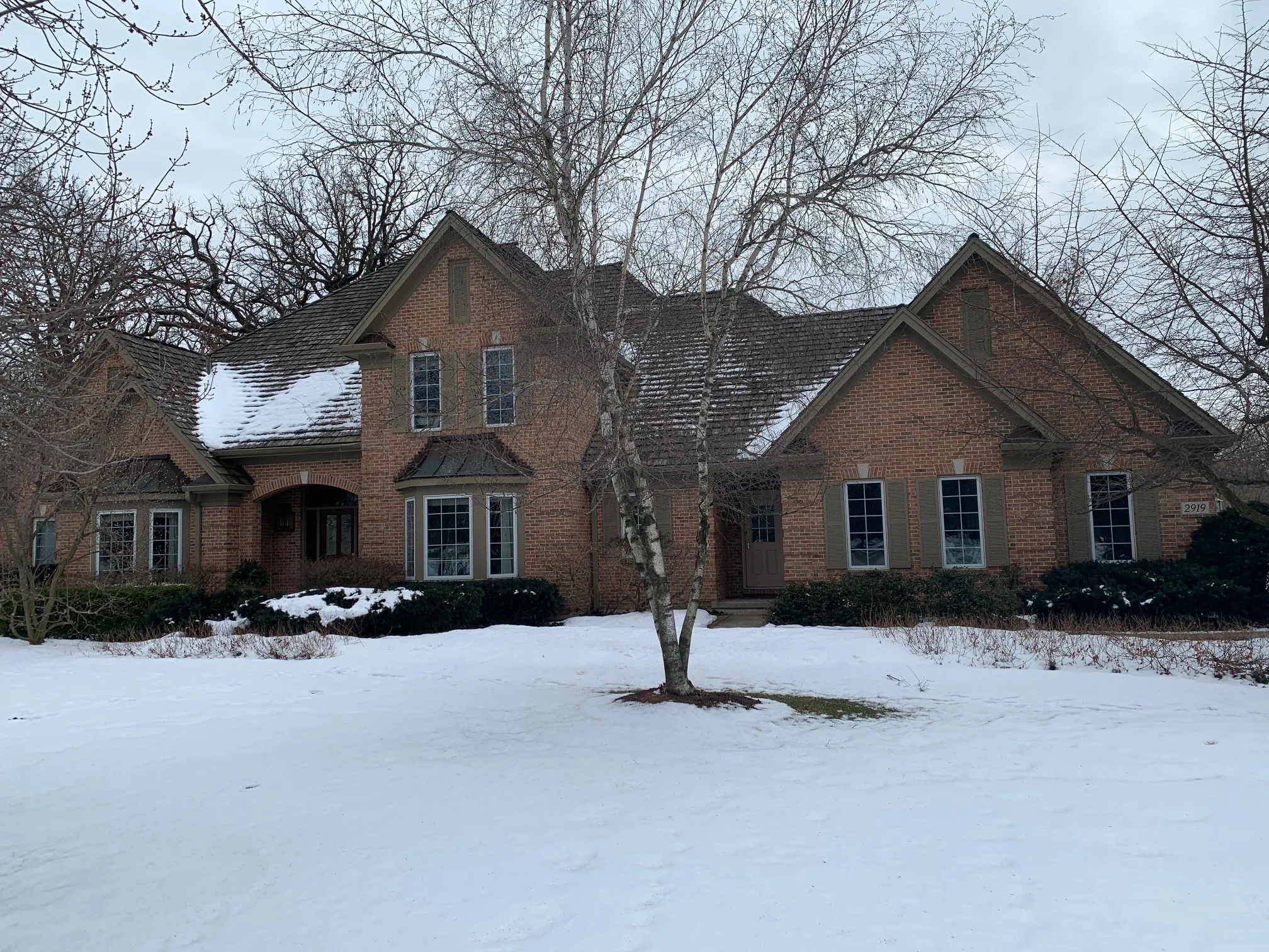 Before: a worn out wood shake roof on the home, Crystal Lake, Illinois, ahead of a Deep Charcoal Interlock Slate aluminum roof