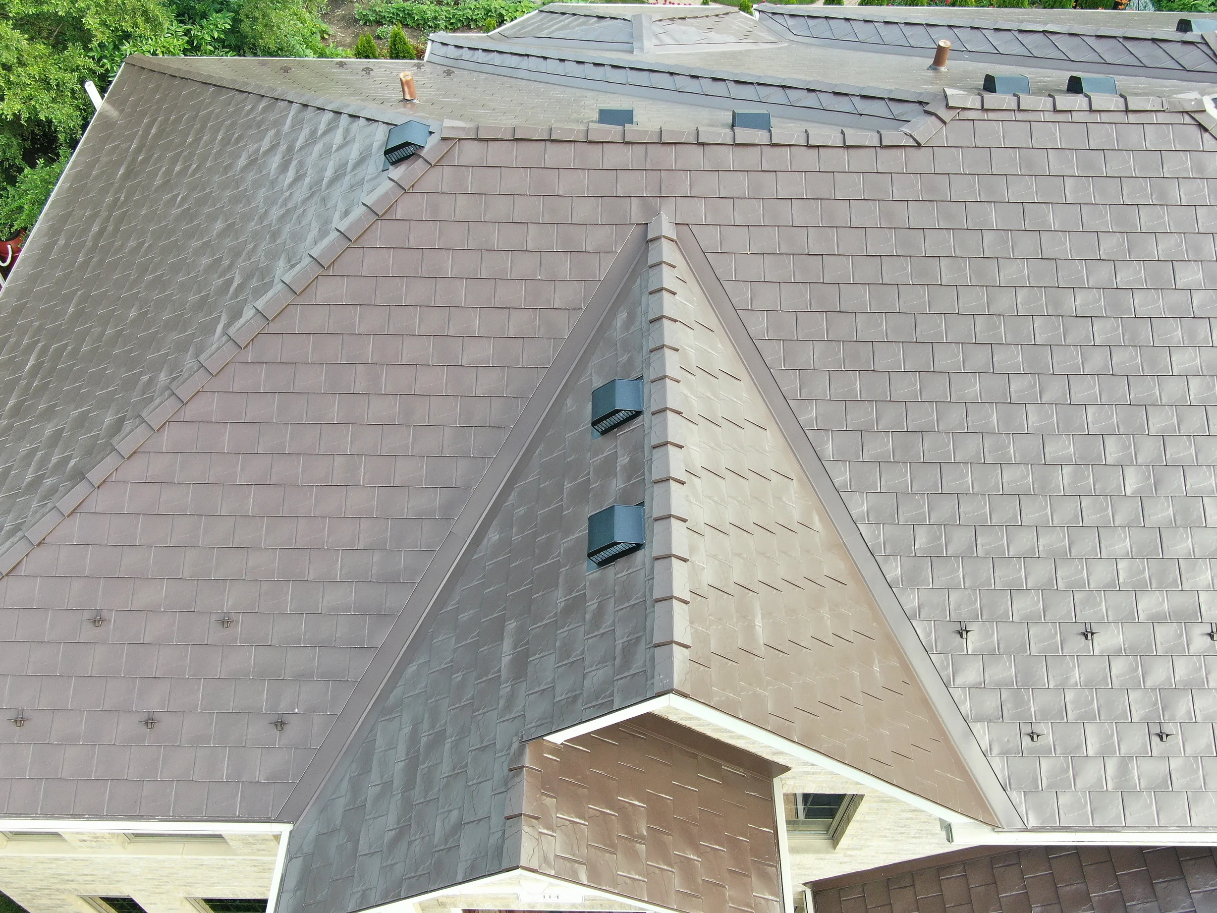 Colonial Brown Interlock Slate aluminum roof on a Colonial home with dormers and brown roof in the Calredon, Calredon Hills, Illinois
