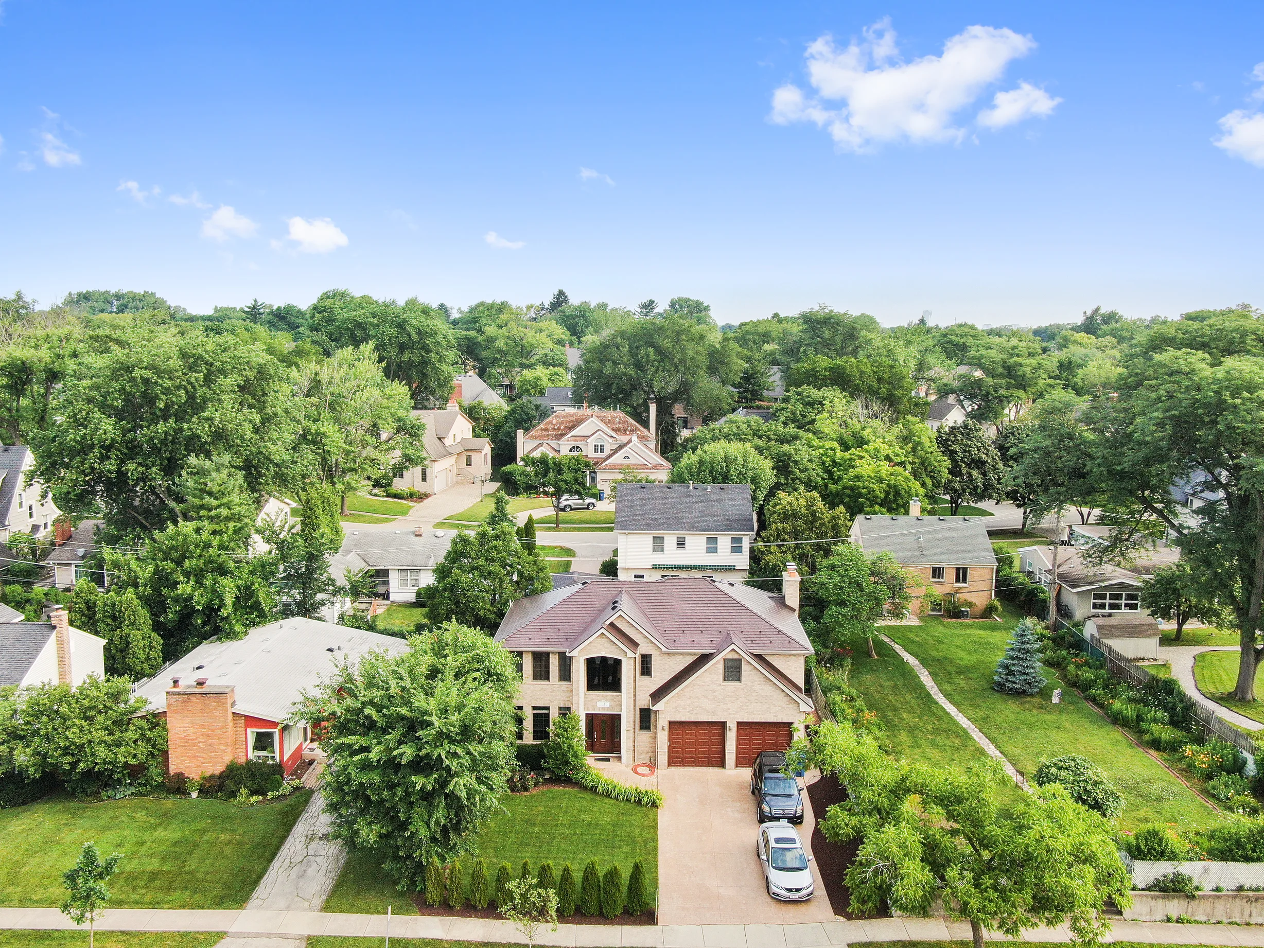 Colonial Brown Interlock Slate aluminum roof on a Colonial home with a metal roof in a suburban, Calredon Hills, Illinois
