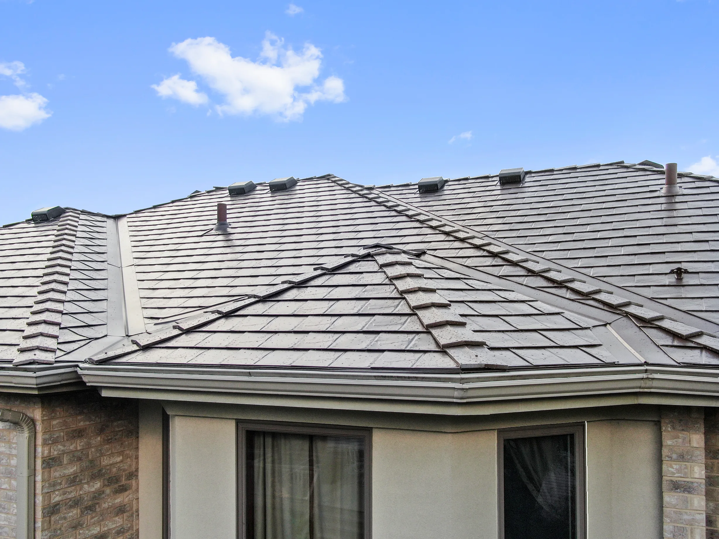 Colonial Brown Interlock Slate aluminum roof on a tan colonial home with a brown roof in a suburban setting, Calredon Hills, Illinois