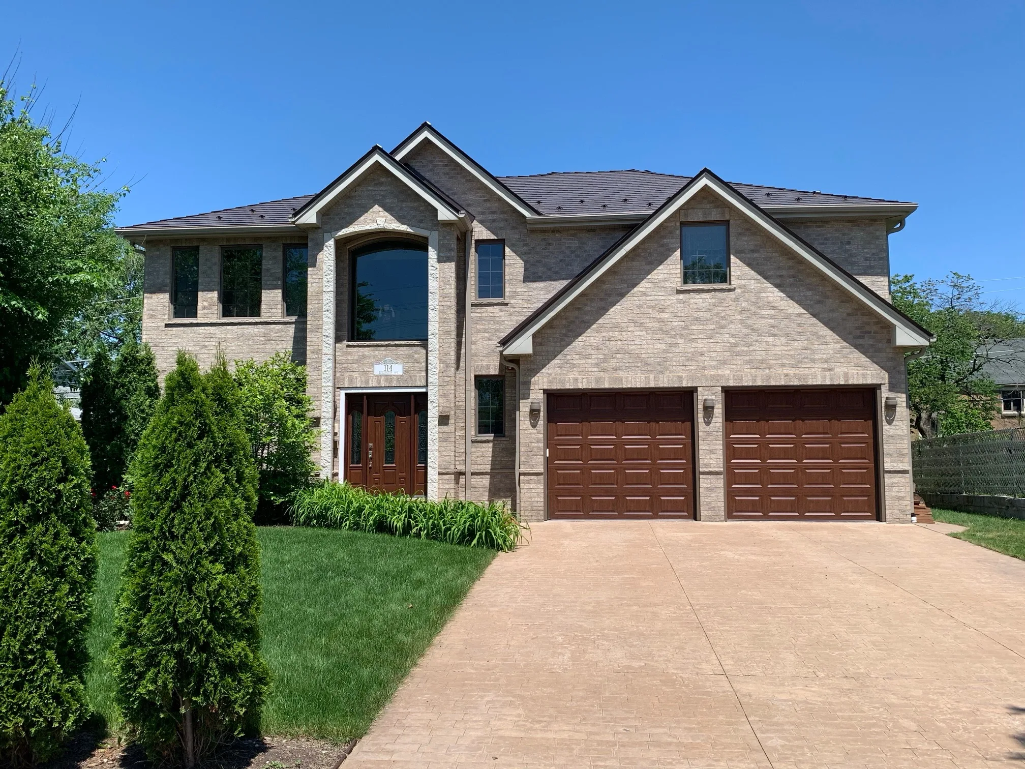 Colonial Brown Interlock Slate aluminum roof on a colonial home with a brown metal roof in a suburban area, Calredon Hills, Illinois