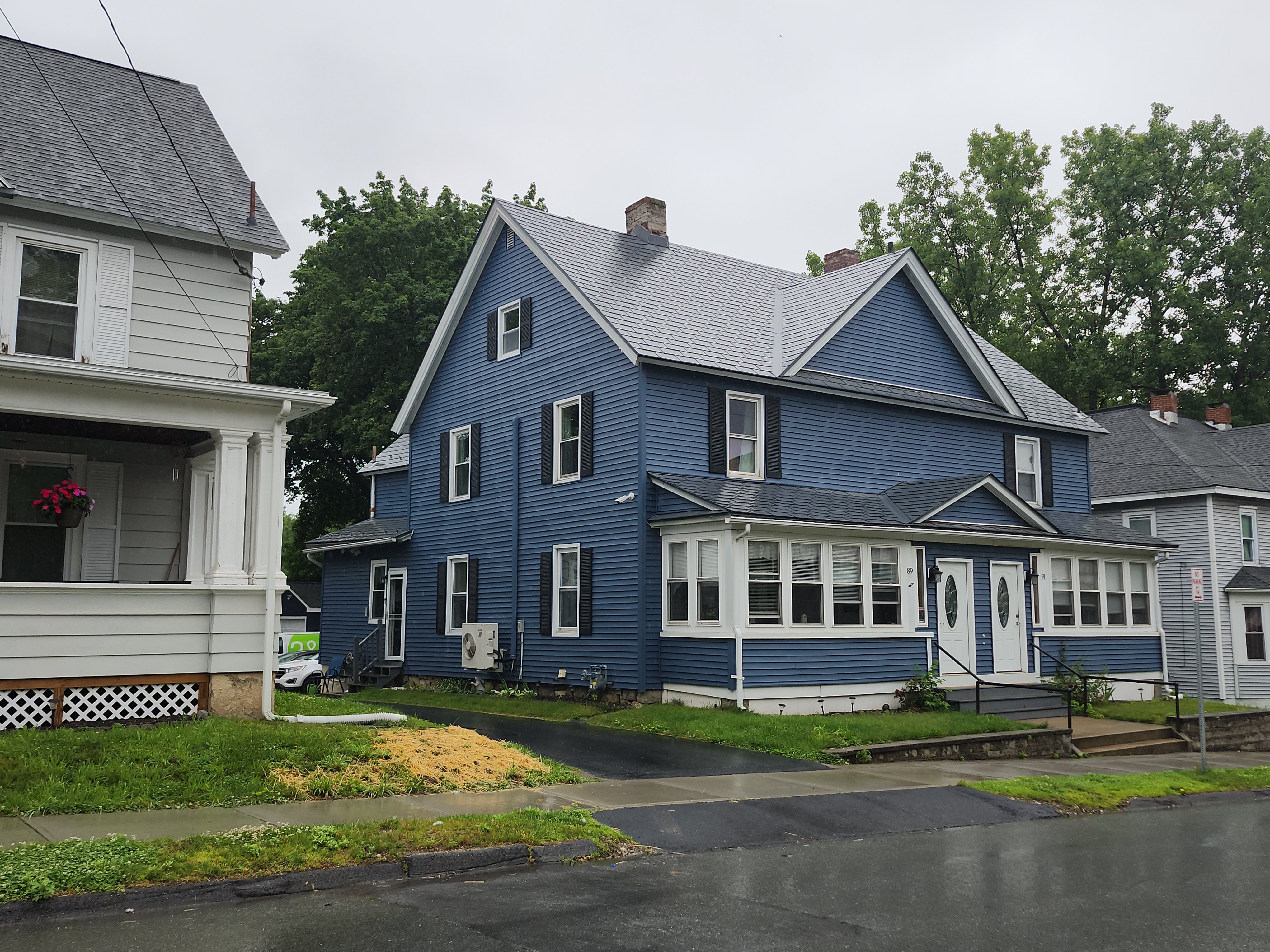Interlock Aluminum Shingle Metal Roofing – Charcoal Grey | Pittsfield, MA (Street view)
