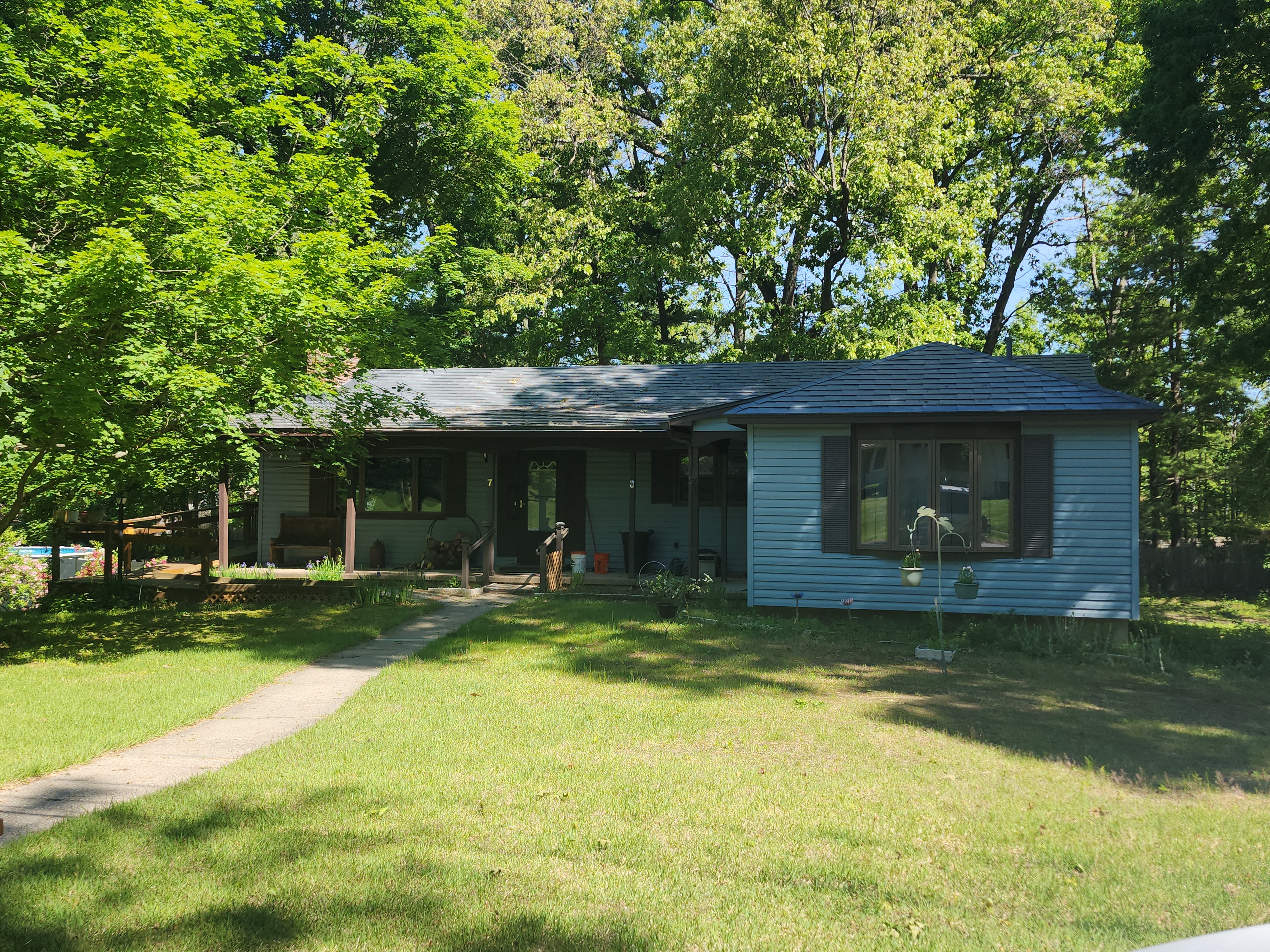 Interlock Aluminum Shingle Metal Roofing – Charcoal Grey | Easthampton, MA (Front elevation)