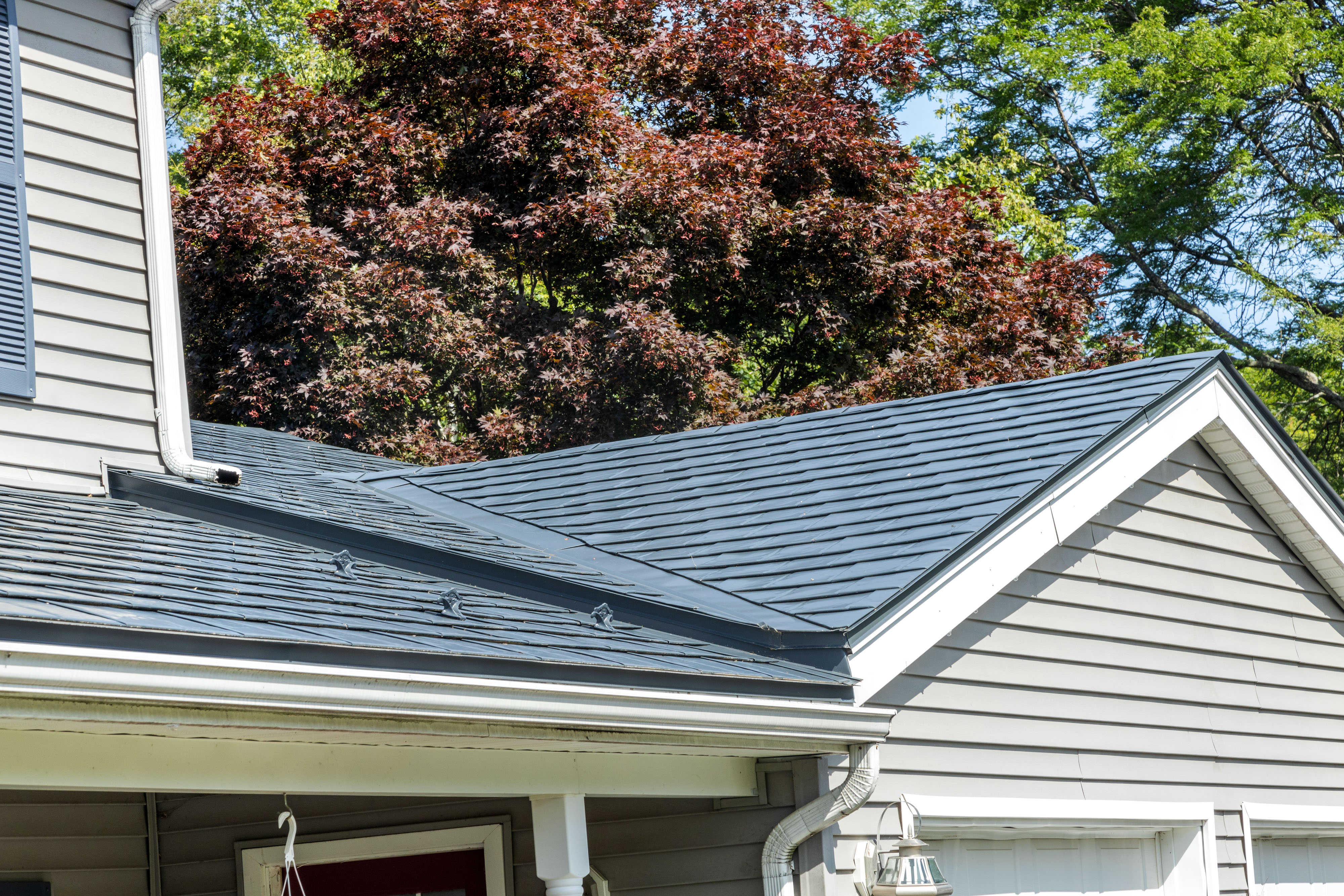 Interlock Aluminum Slate Metal Roofing – Deep Charcoal | Danvers, MA (Close-up)
