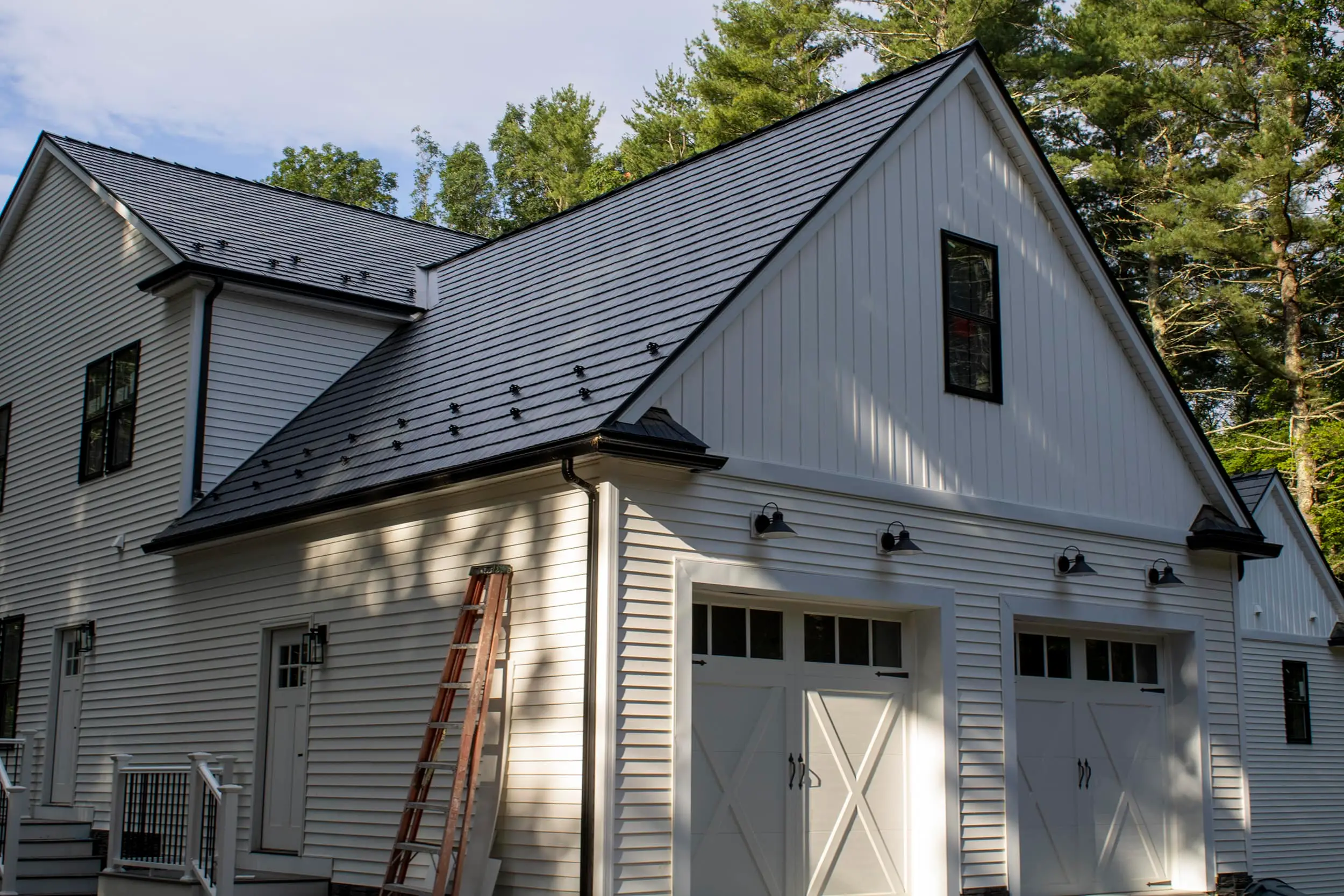 Interlock Aluminum Cedar Shingle Metal Roofing – Black | Foxborough, MA (Front-left elevation)