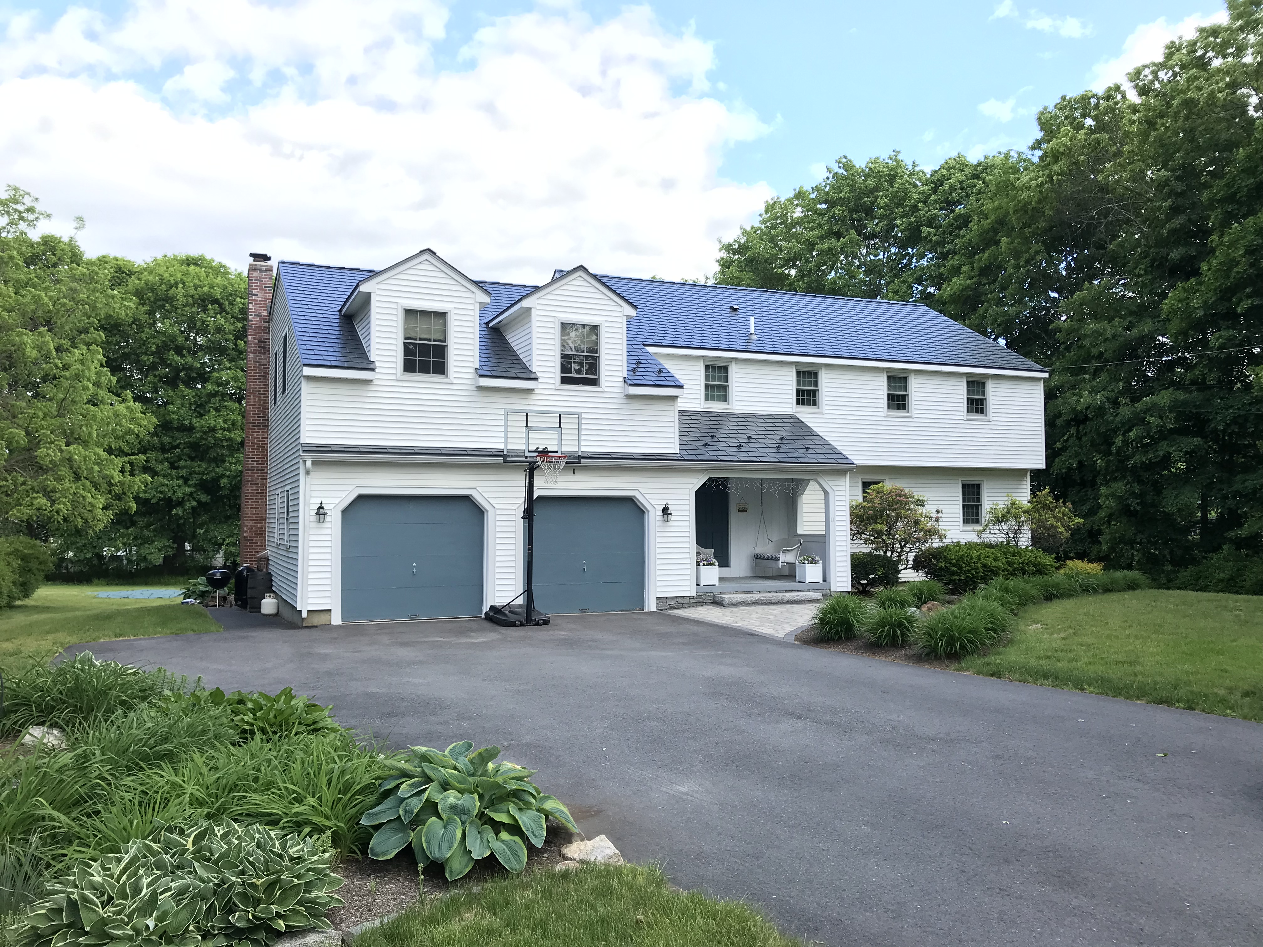 Interlock Aluminum Slate Metal Roofing – Deep Charcoal | Chelmsford, MA (Front-left elevation)