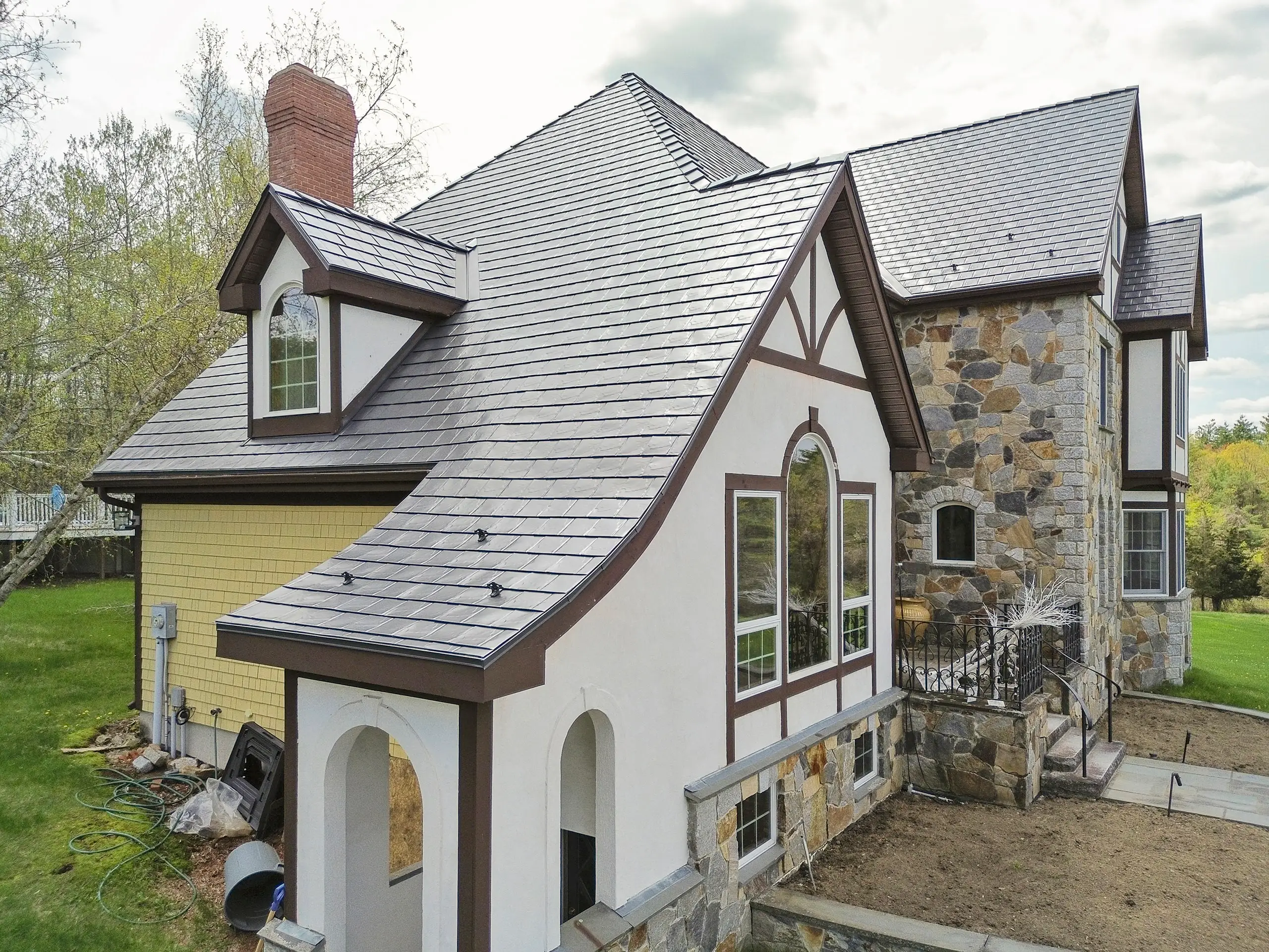 Interlock Aluminum Slate Metal Roofing – Deep Charcoal | Madbury, NH