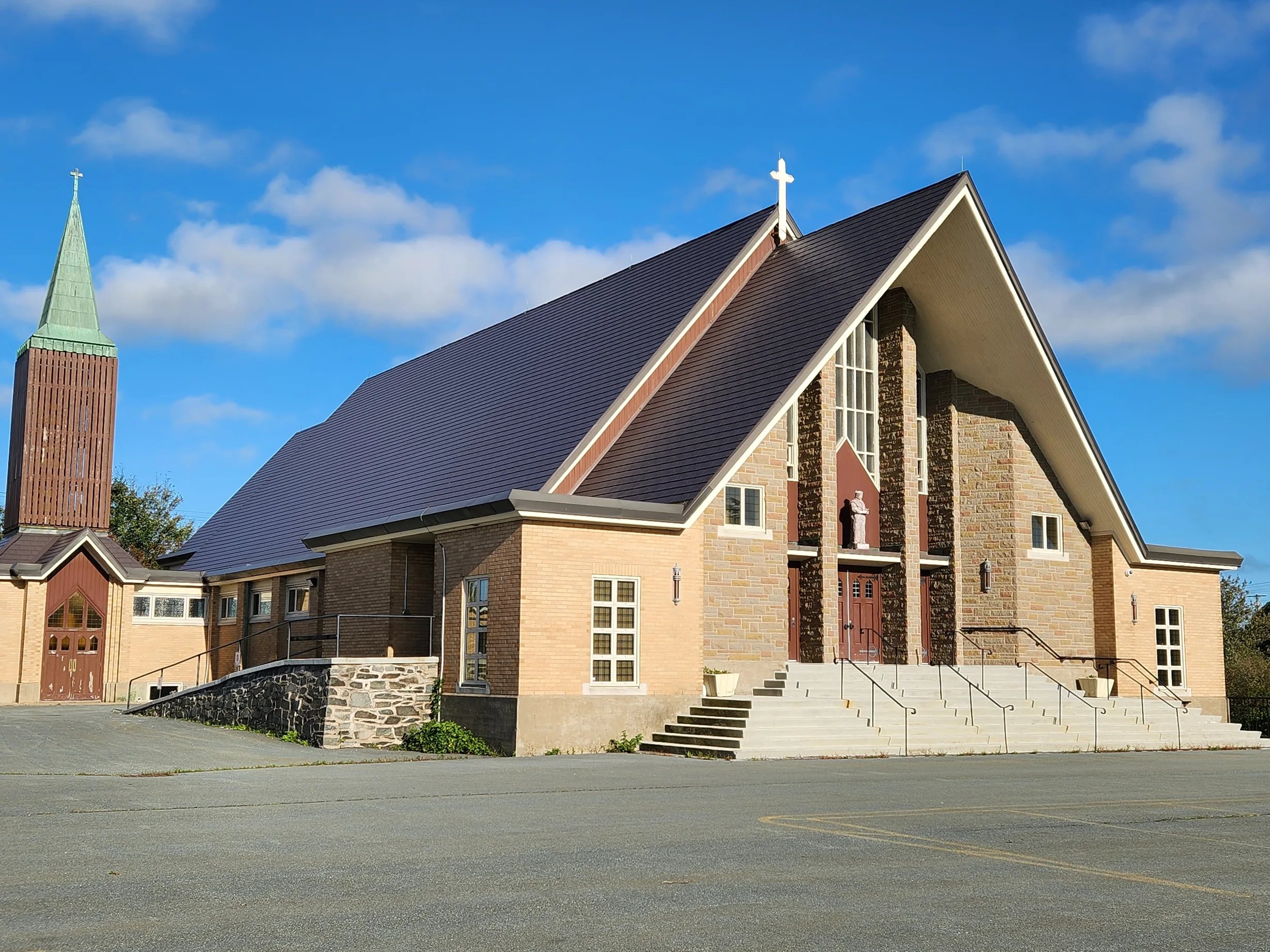 Tudor Brown Interlock Slate aluminum roof on the home, Dartmouth, Nova Scotia